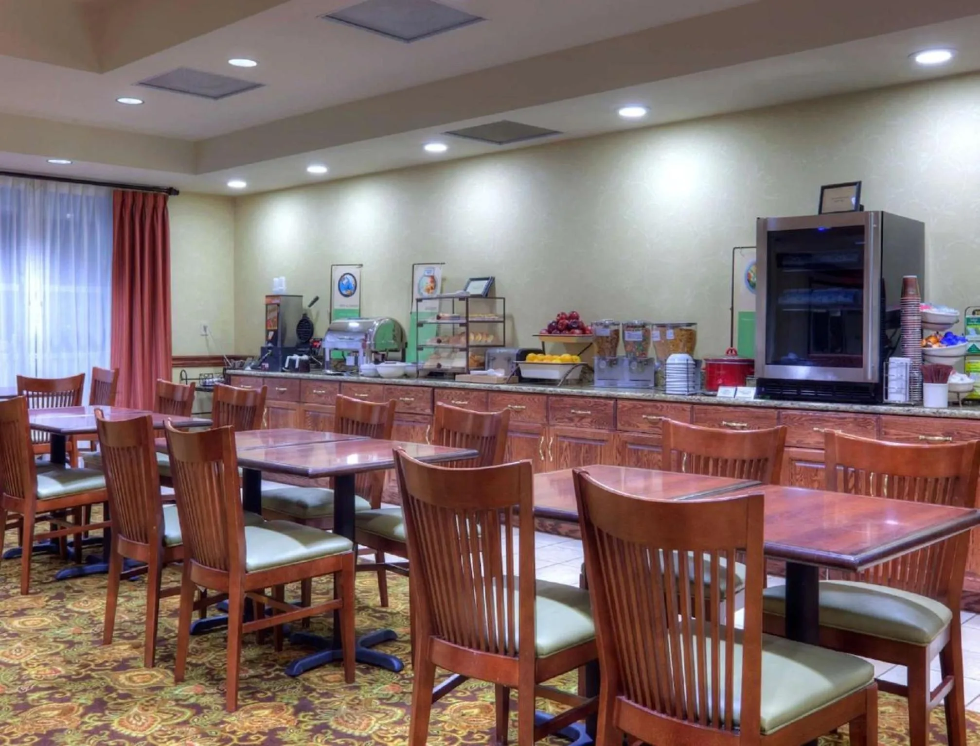 Buffet breakfast in Country Inn & Suites by Radisson, Fredericksburg, VA