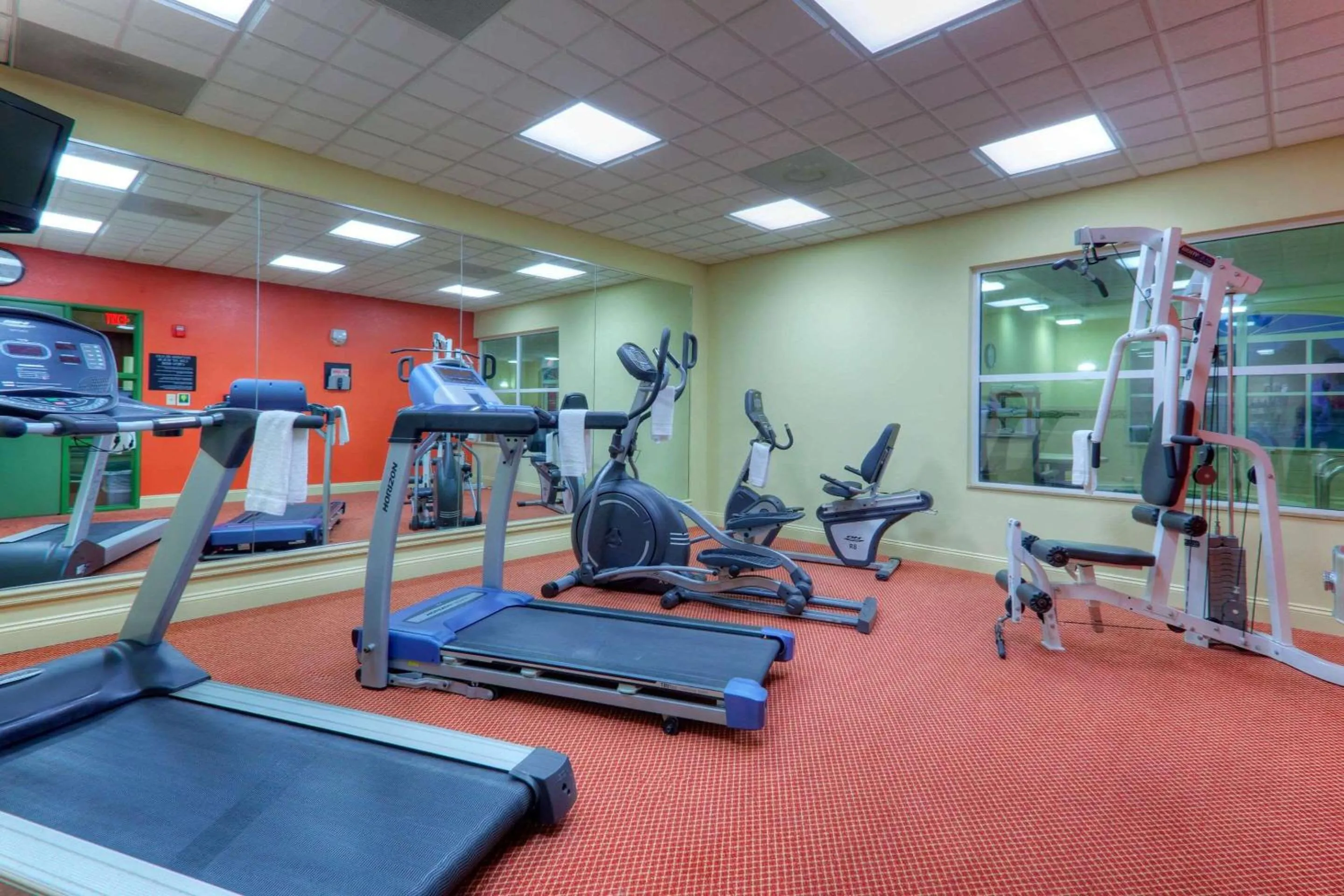 Fitness centre/facilities in Country Inn & Suites by Radisson, Fredericksburg, VA