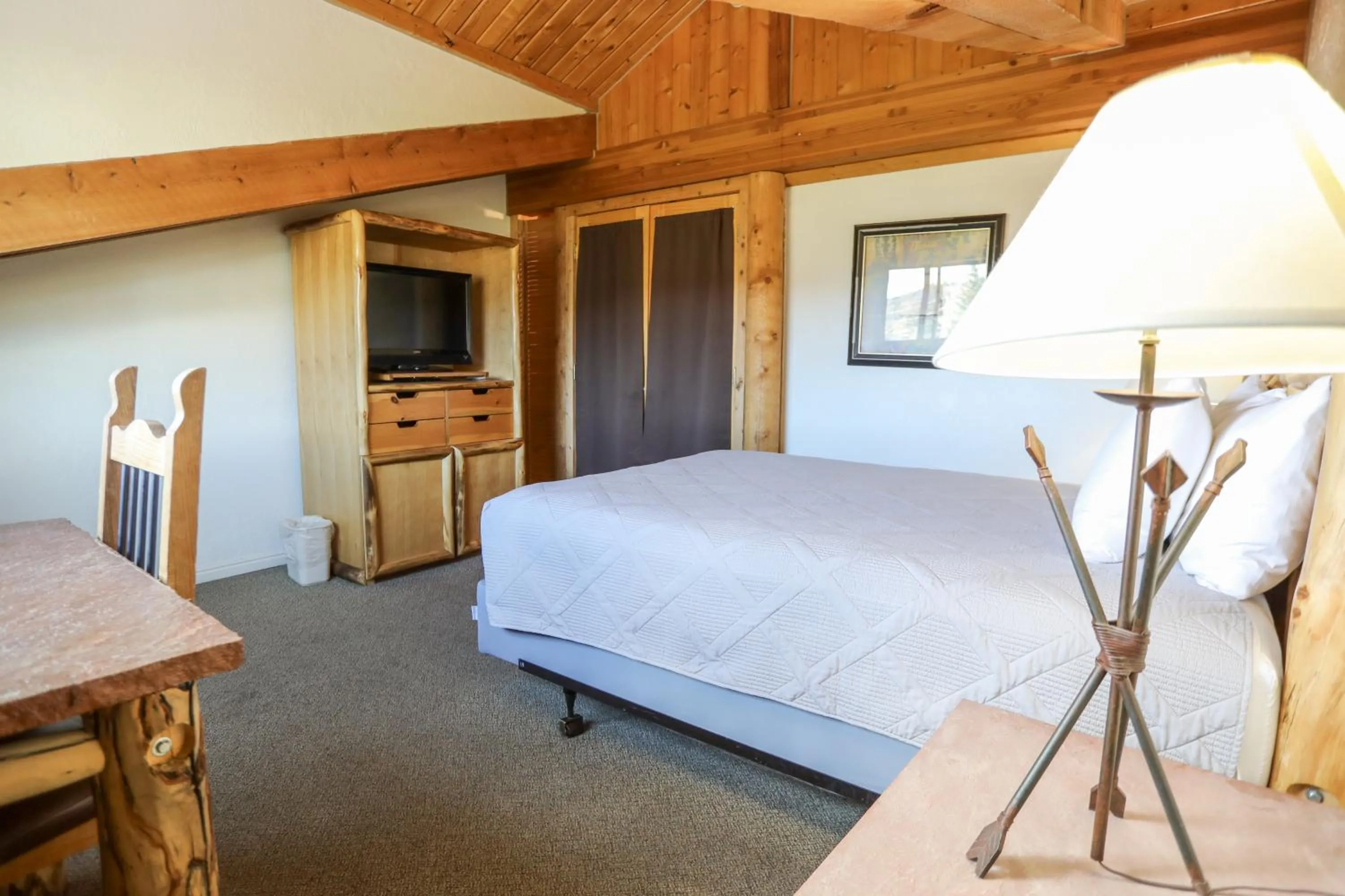 Bed in The Boulder Creek Lodge