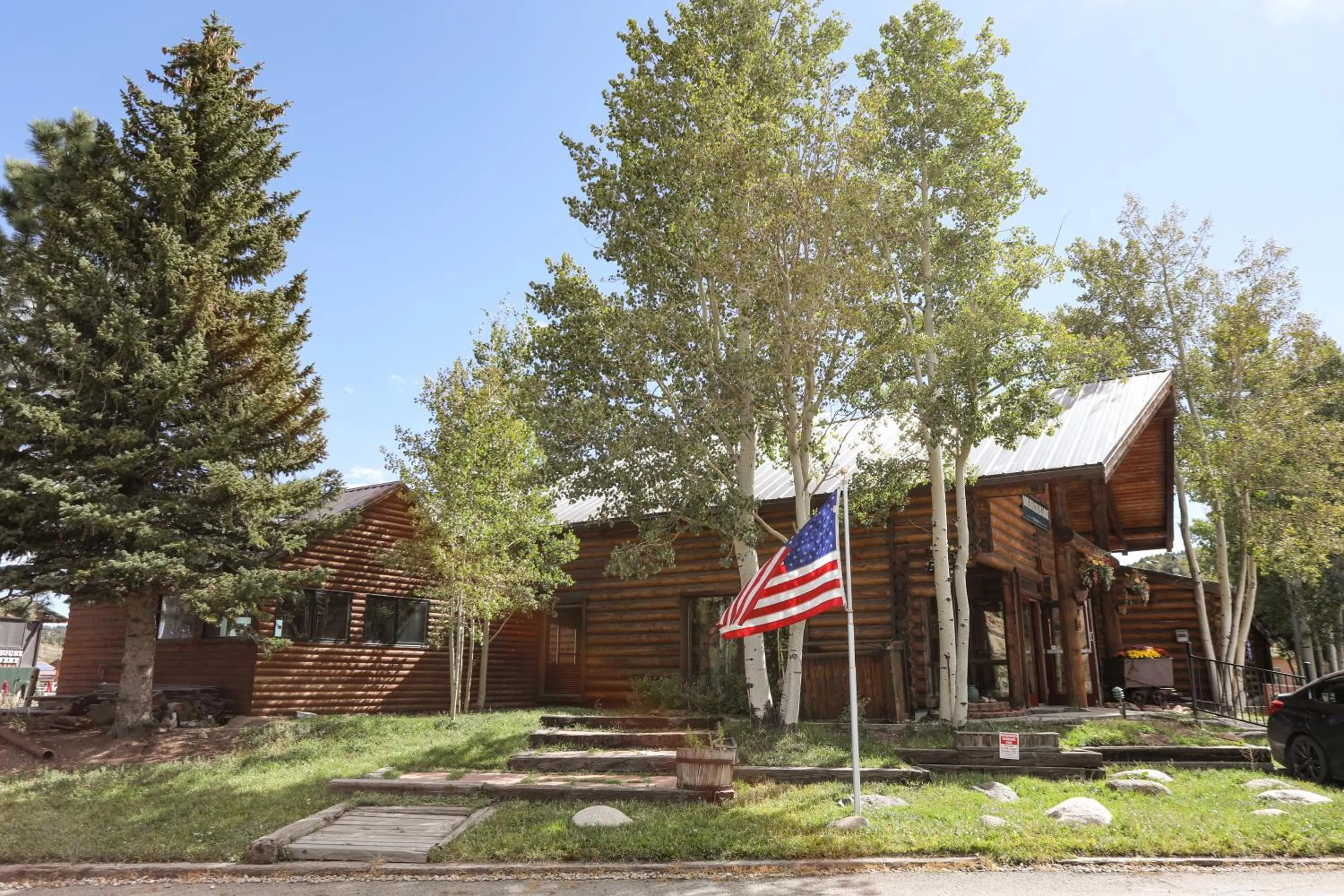 The Boulder Creek Lodge