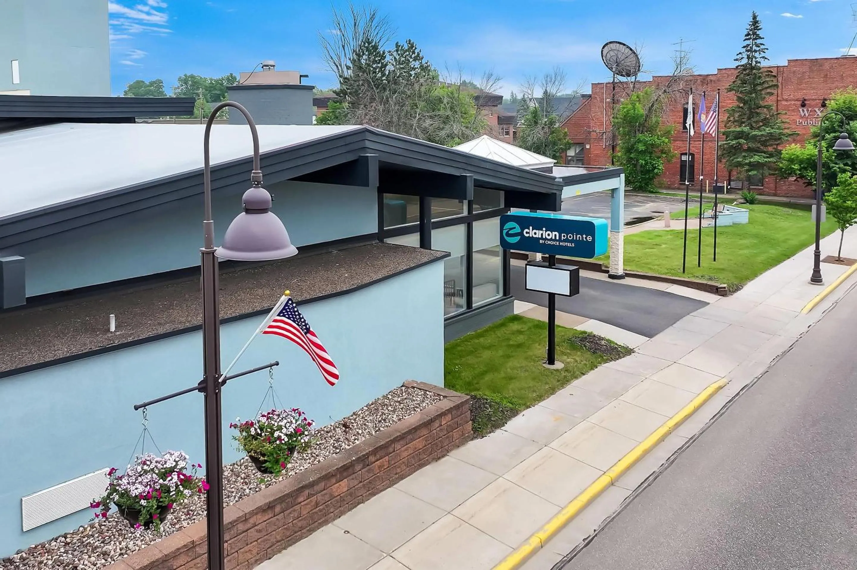 Property building in Clarion Pointe Rhinelander Downtown