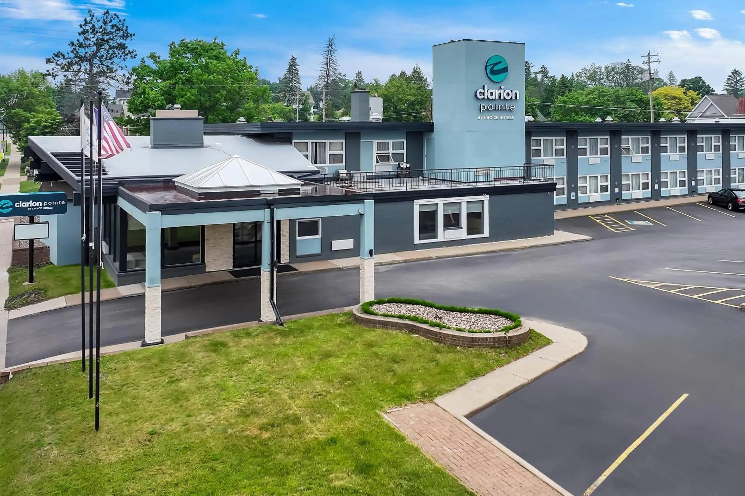 Property building in Clarion Pointe Rhinelander Downtown