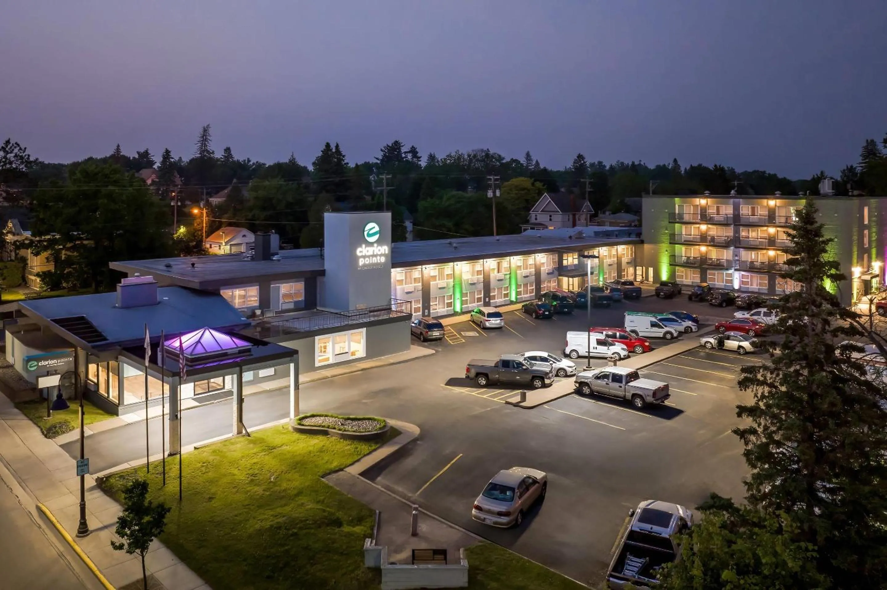 Property building in Clarion Pointe Rhinelander Downtown