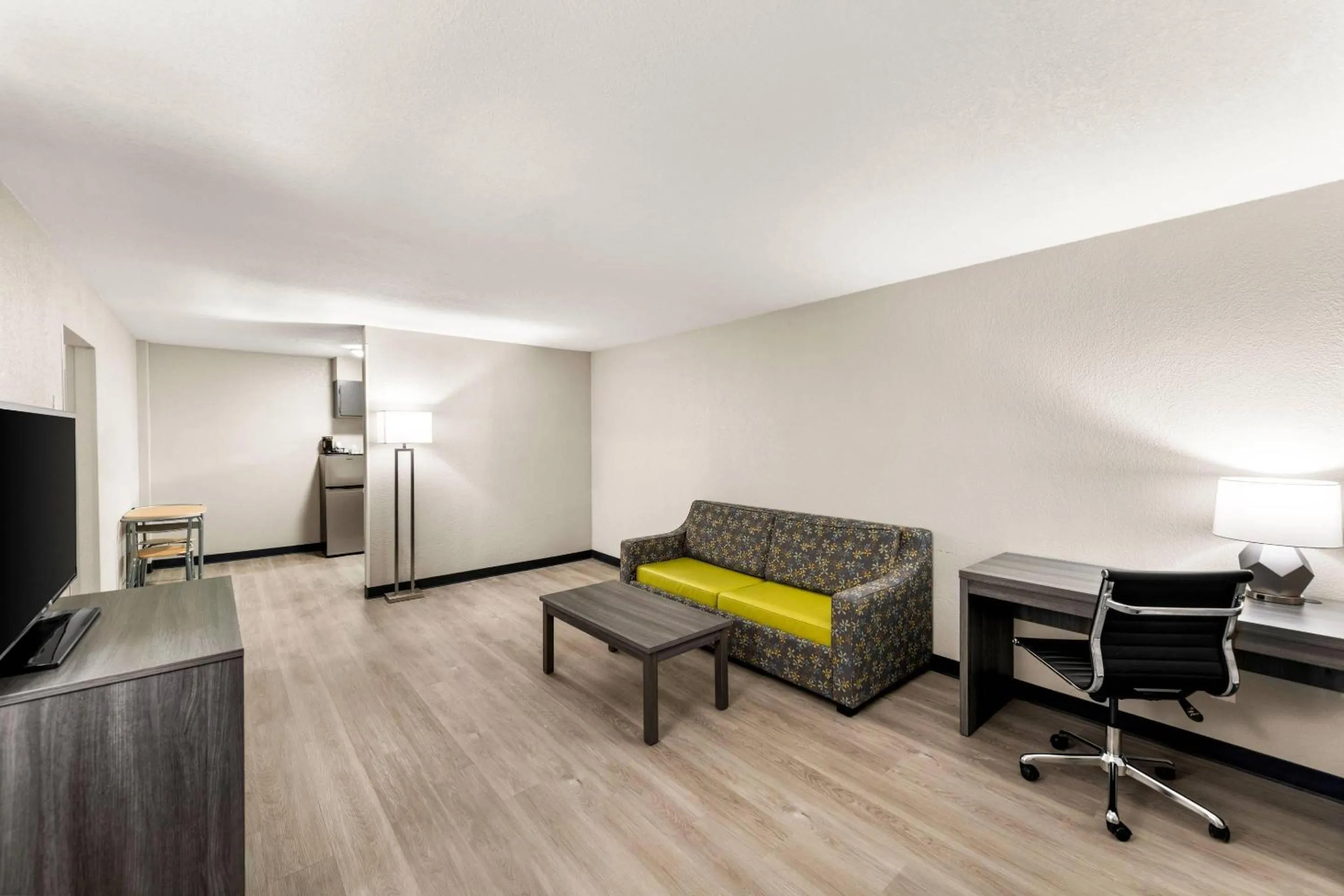 Bedroom in Clarion Pointe Rhinelander Downtown