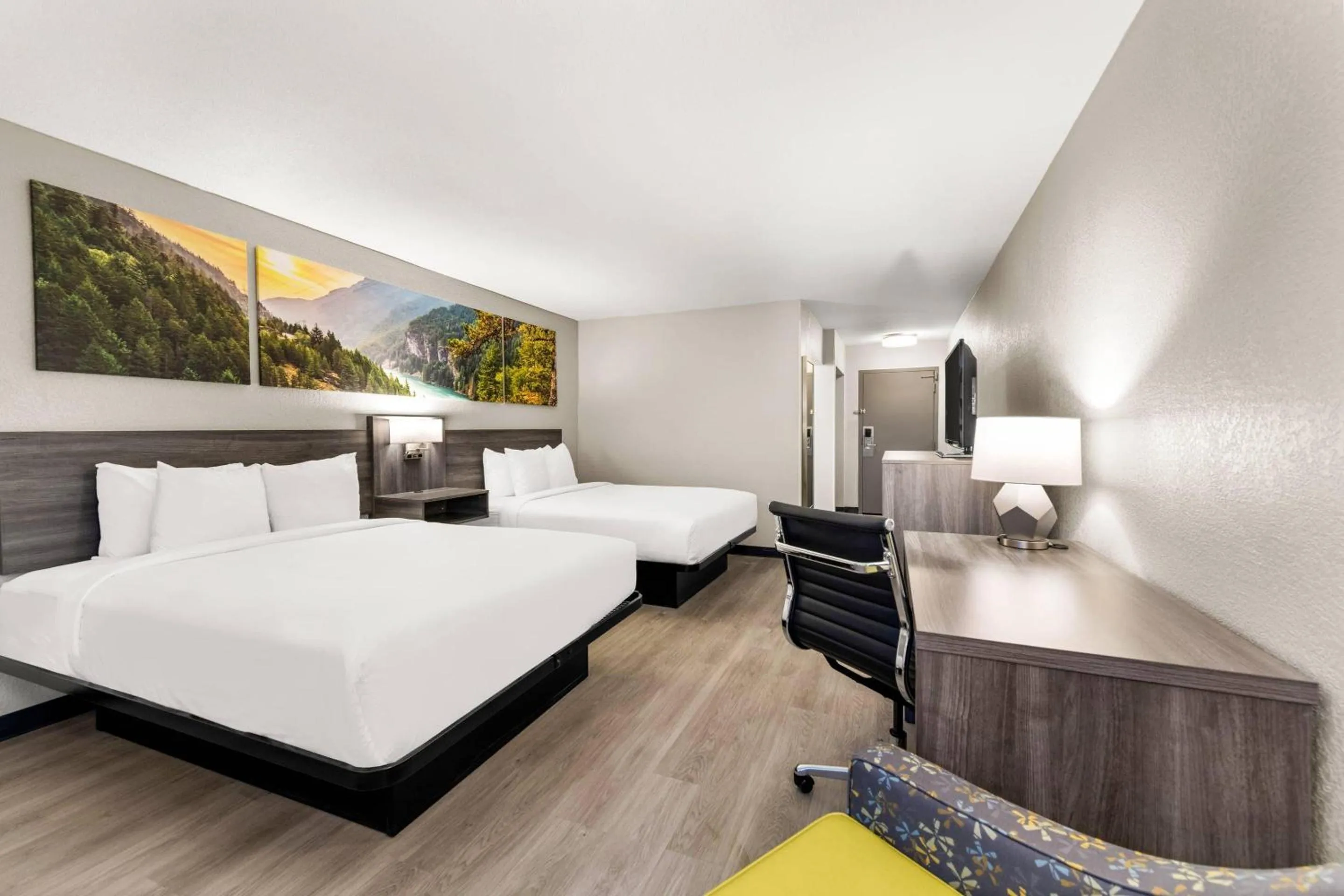 Bedroom, Bed in Clarion Pointe Rhinelander Downtown