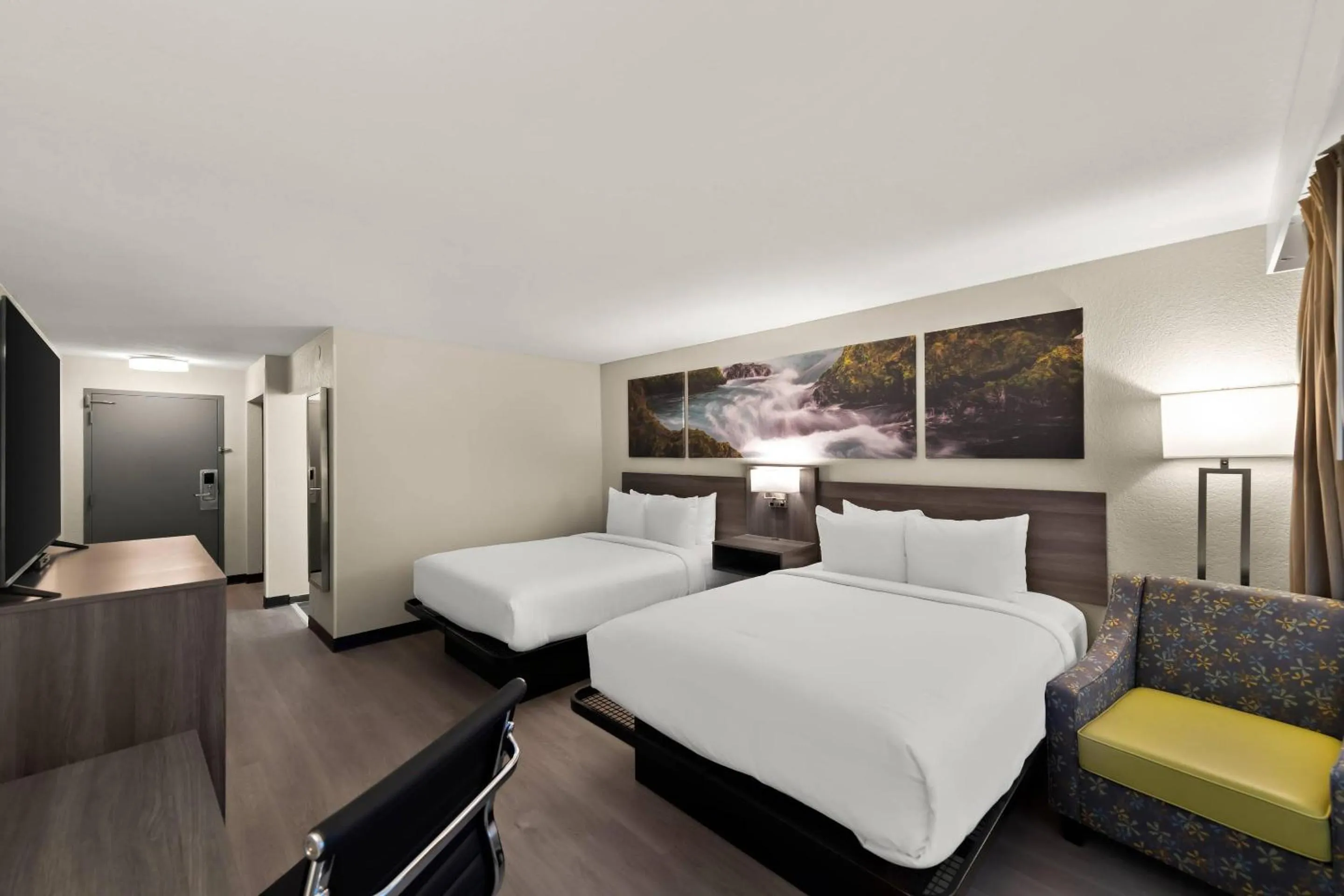 Bedroom, Bed in Clarion Pointe Rhinelander Downtown