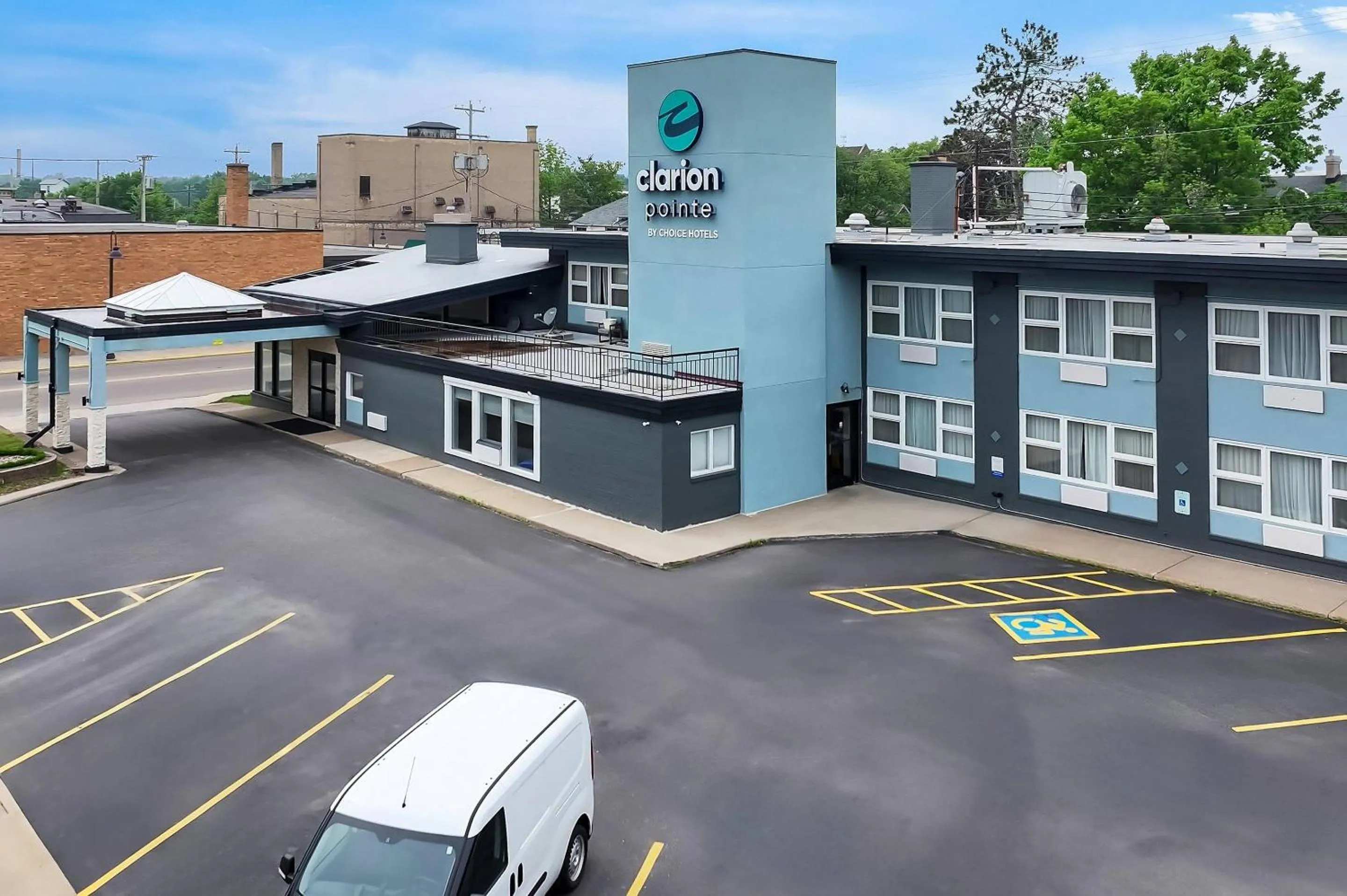 Property building in Clarion Pointe Rhinelander Downtown