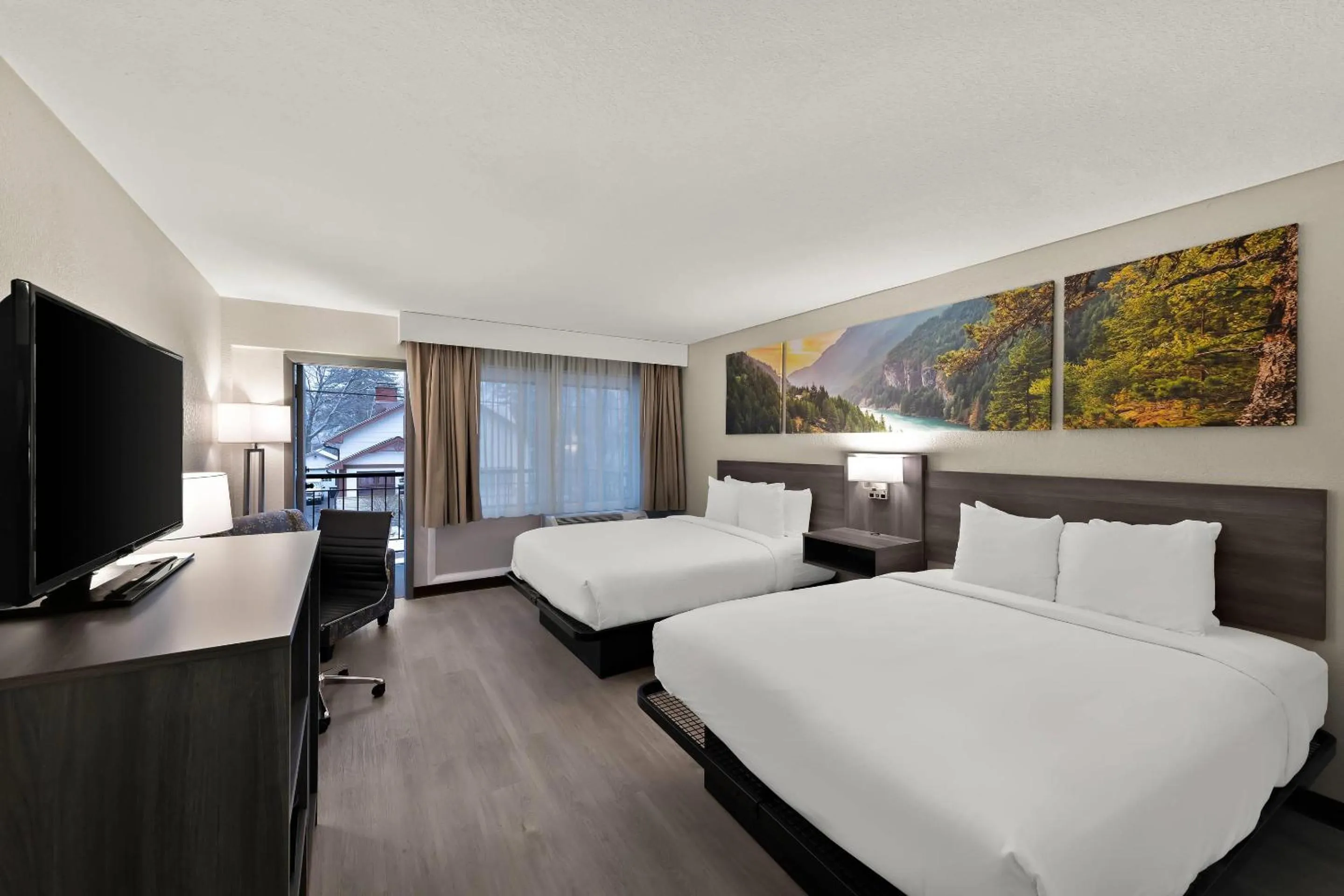 Bedroom, Bed in Clarion Pointe Rhinelander Downtown