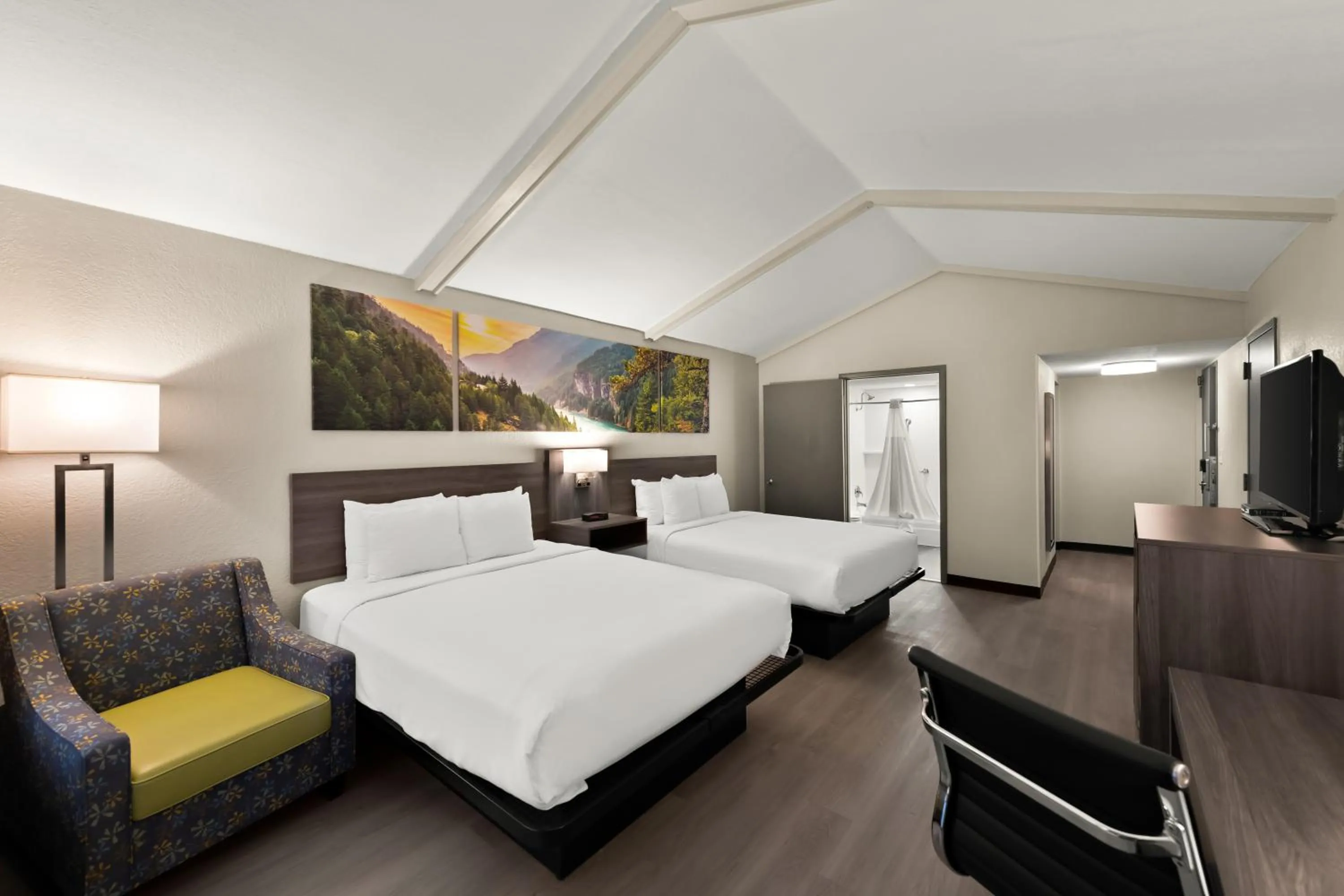 Bedroom, Bed in Clarion Pointe Rhinelander Downtown