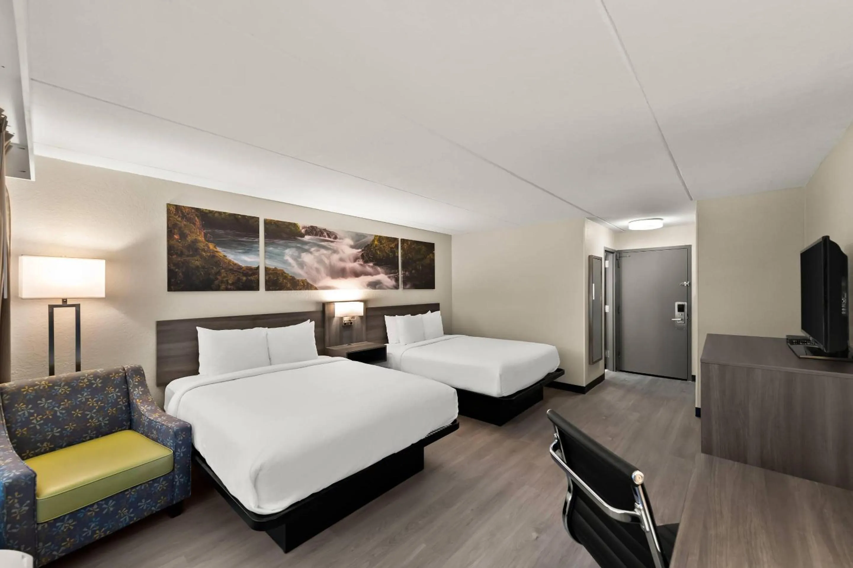 Bedroom, Bed in Clarion Pointe Rhinelander Downtown