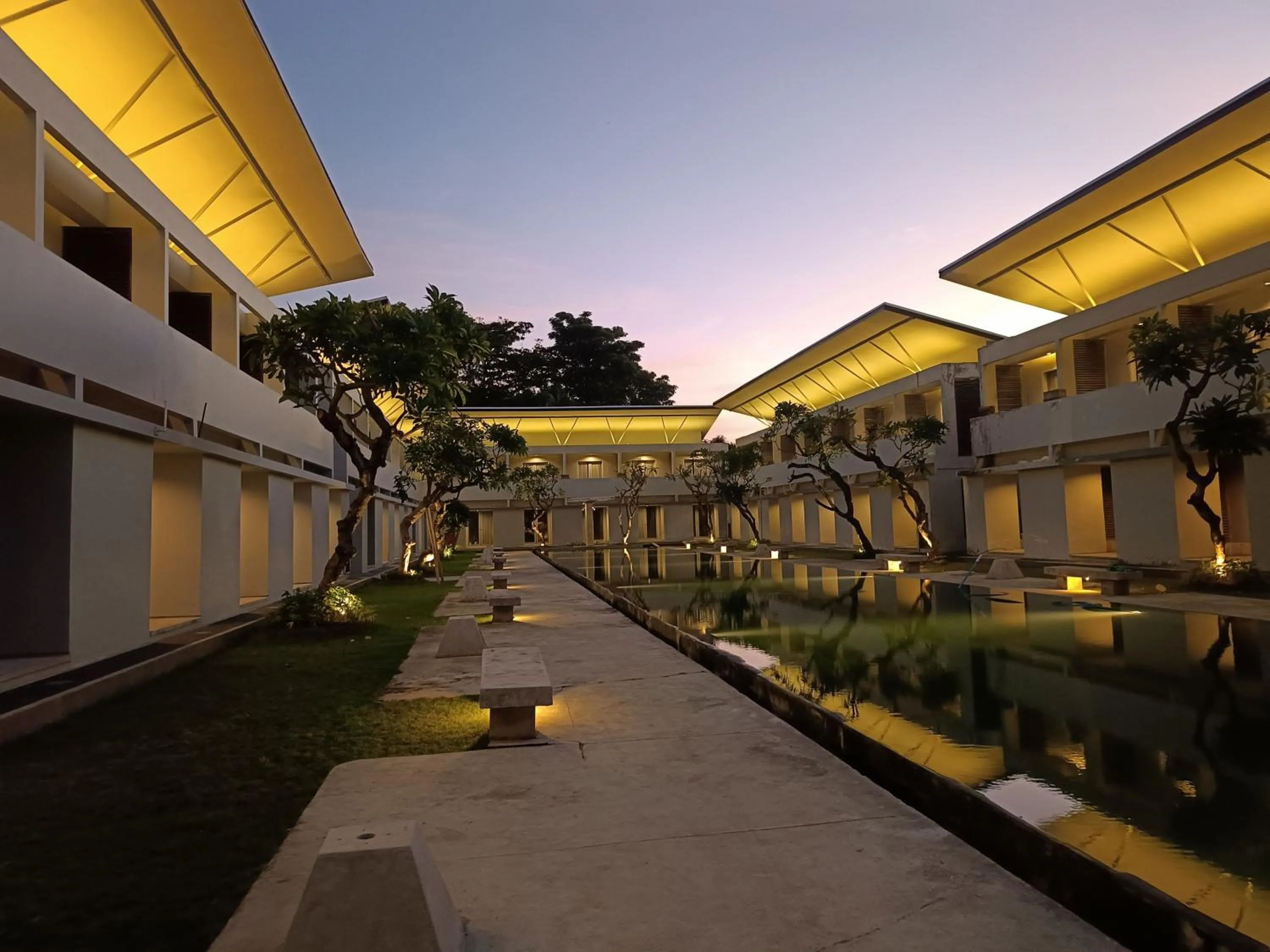 Swimming pool in Guna Graha Kuta by Kamara