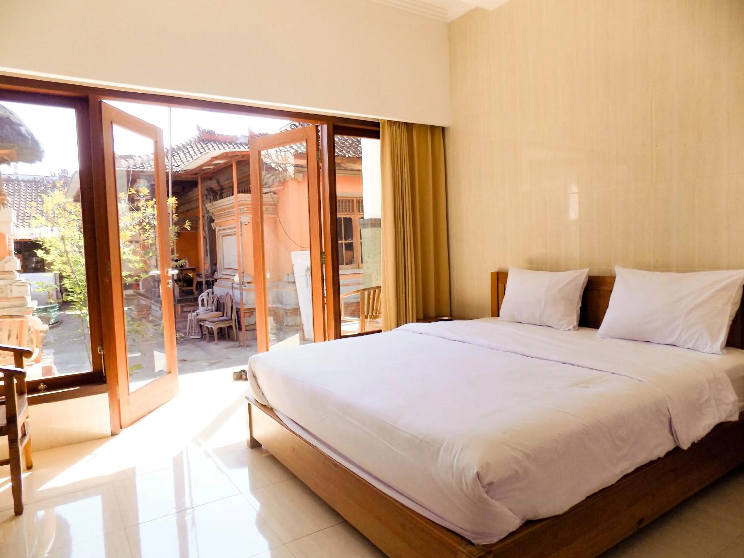 Bedroom, Bed in Guna Graha Kuta by Kamara