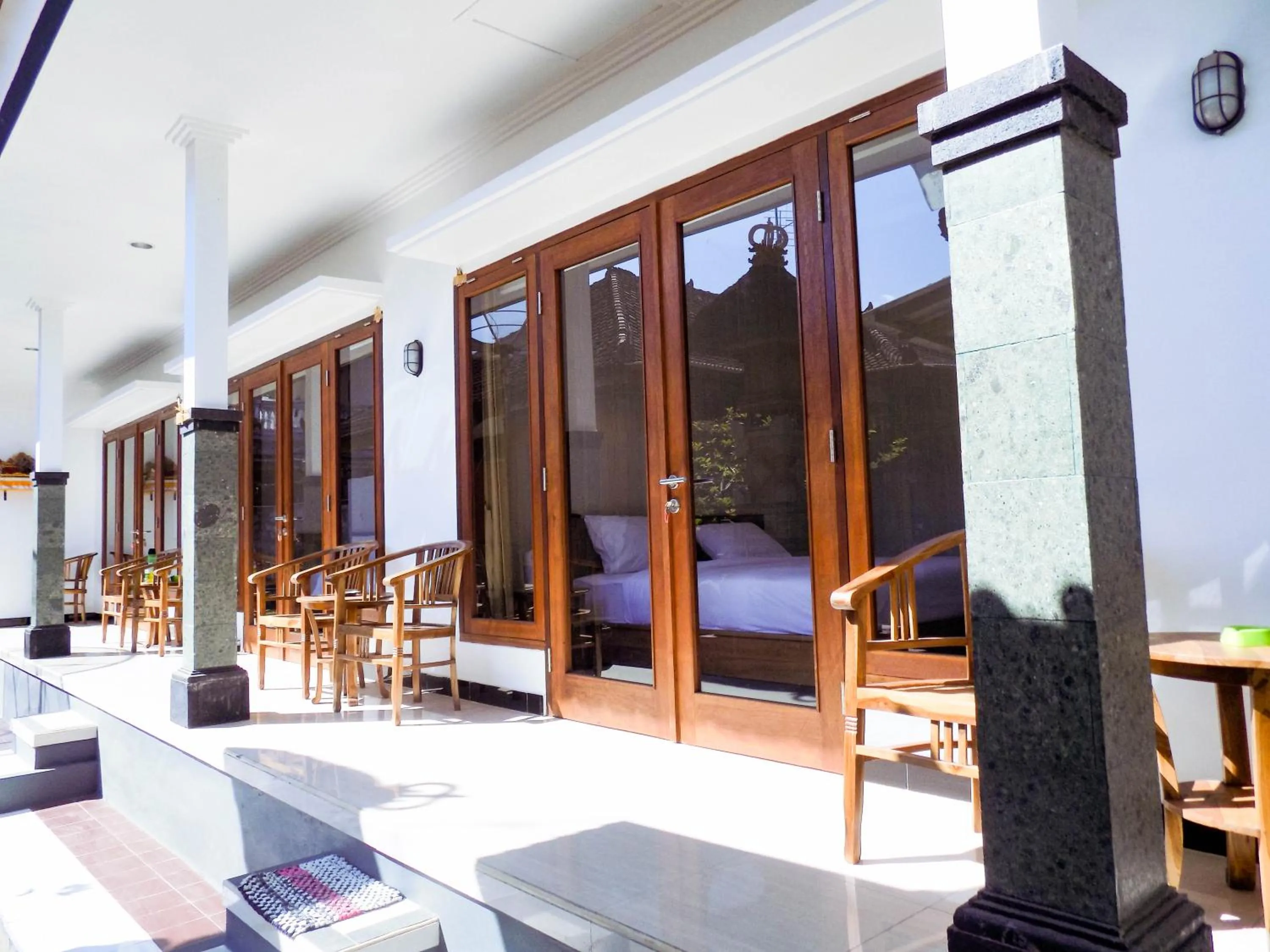 Balcony/Terrace in Guna Graha Kuta by Kamara