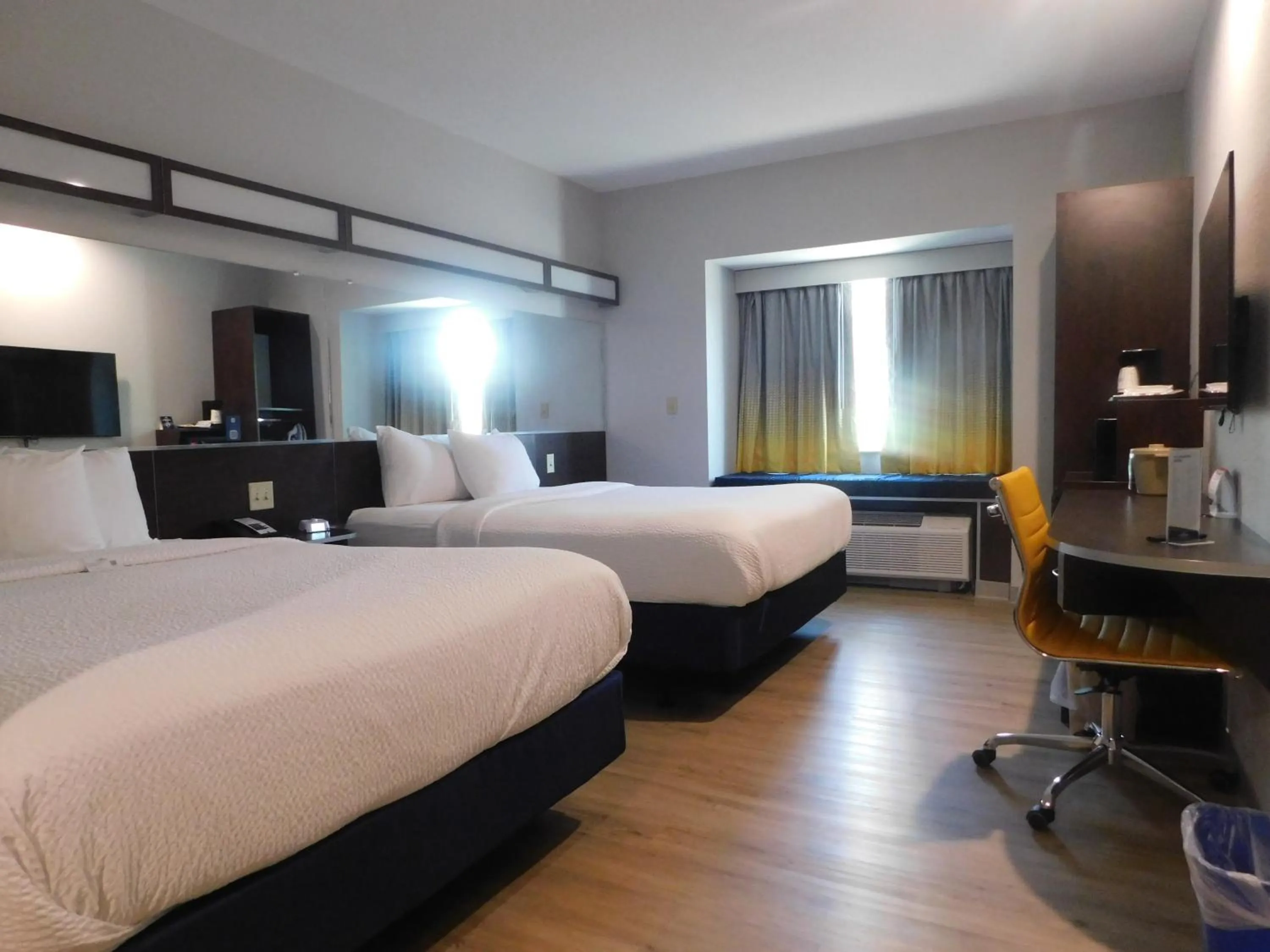 Bedroom, Bed in Microtel Inn & Suites by Wyndham Wheeling at The Highlands