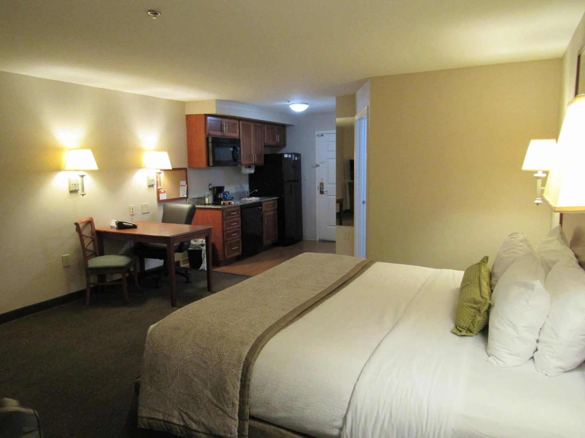 Photo of the whole room, Bed in Candlewood Suites Murfreesboro by IHG