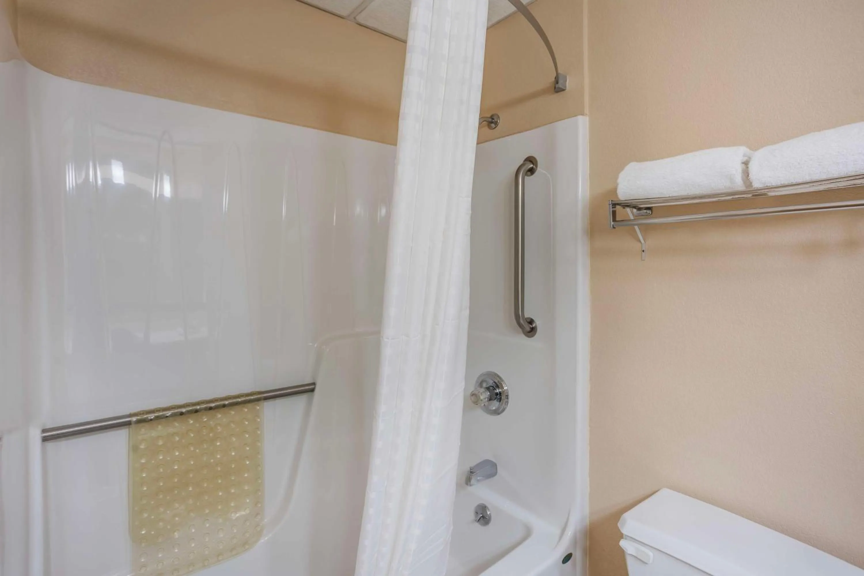 Bathroom in Best Western Inn at Blakeslee-Pocono