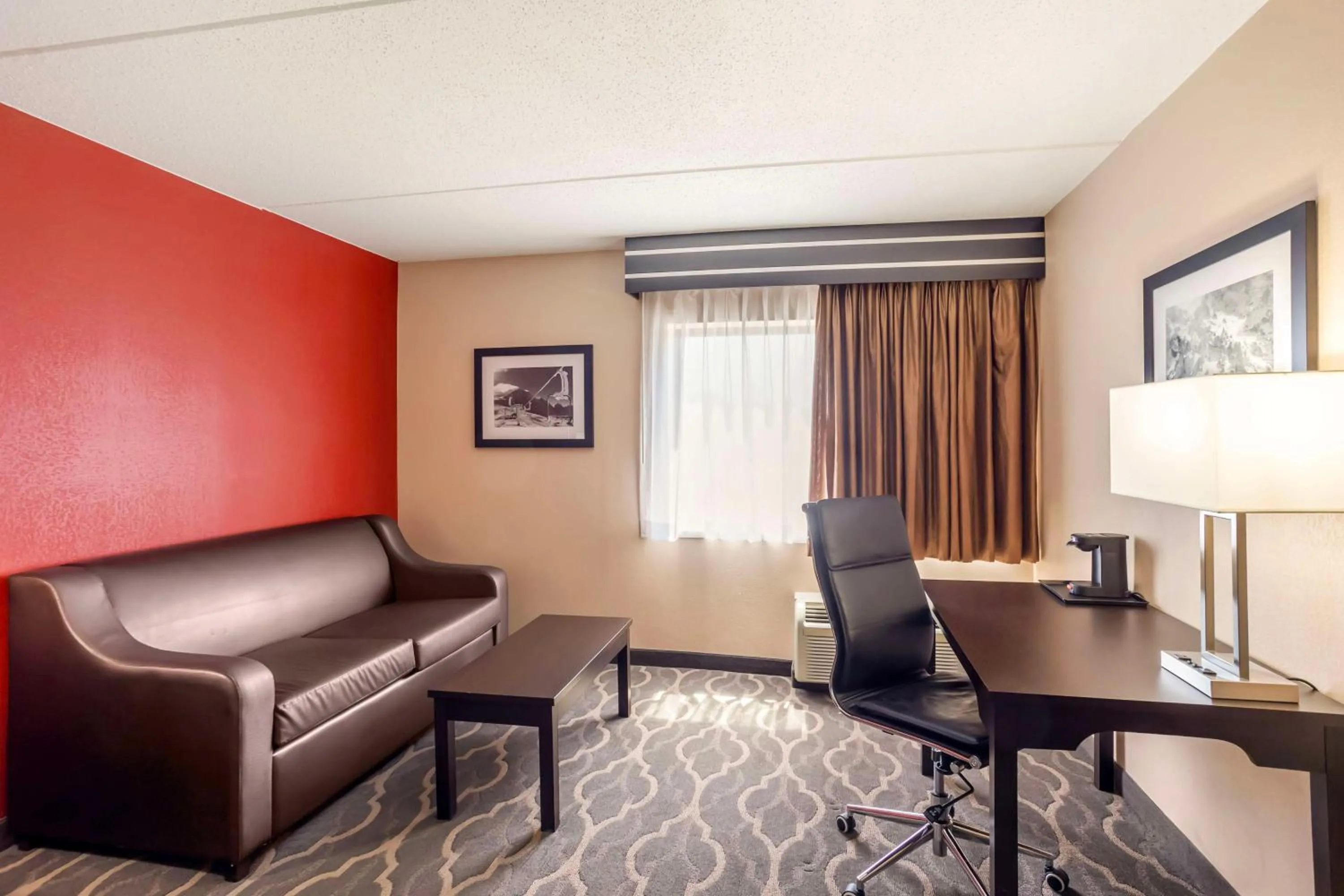 Bedroom in Best Western Inn at Blakeslee-Pocono