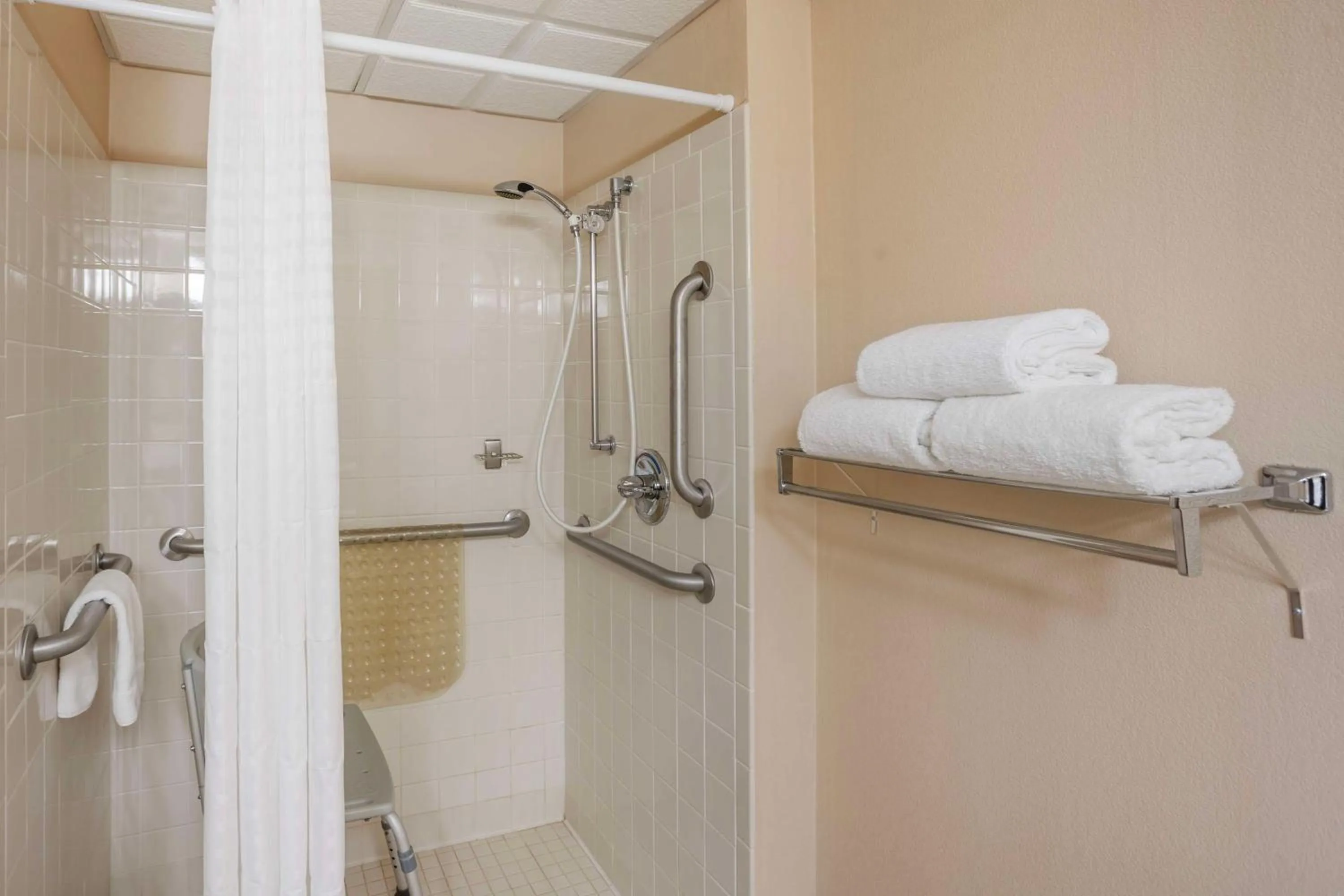 Bathroom in Best Western Inn at Blakeslee-Pocono