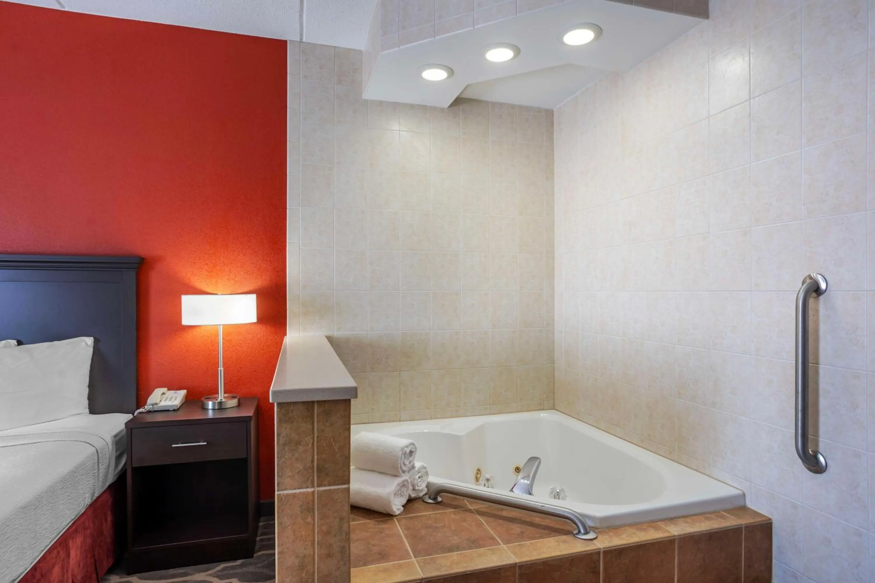 Other, Bed in Best Western Inn at Blakeslee-Pocono