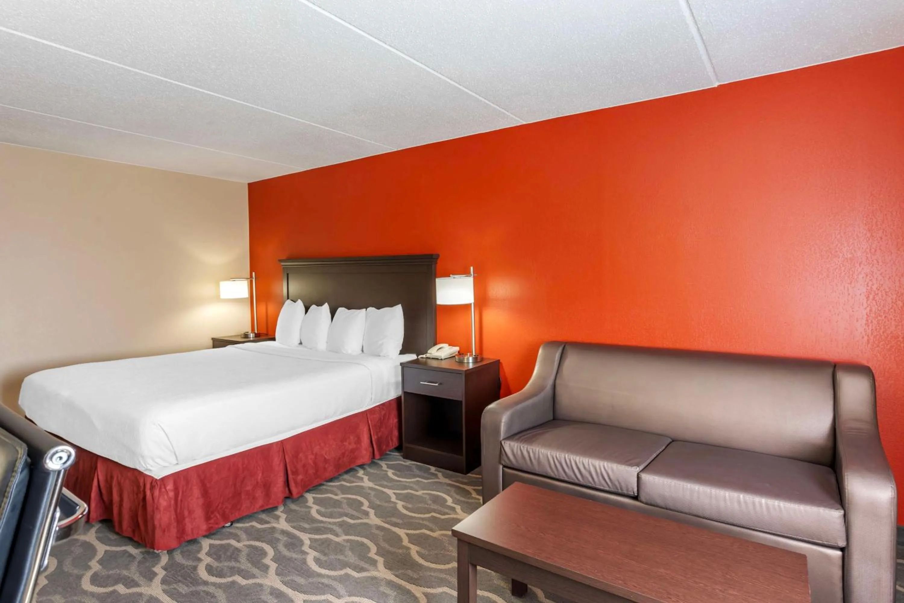 Bedroom, Bed in Best Western Inn at Blakeslee-Pocono