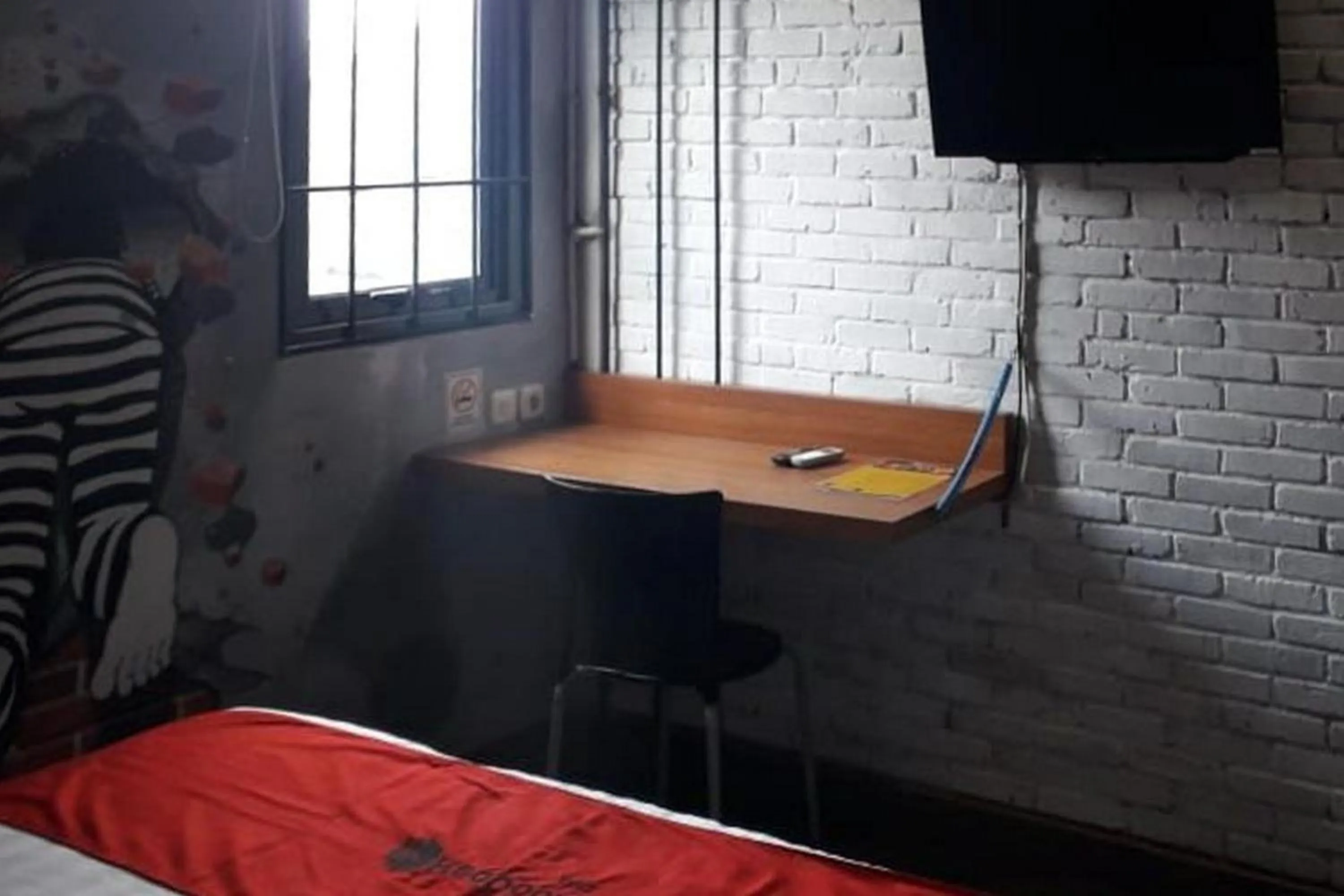 Bed in RedDoorz Plus @ Doorman Guest House