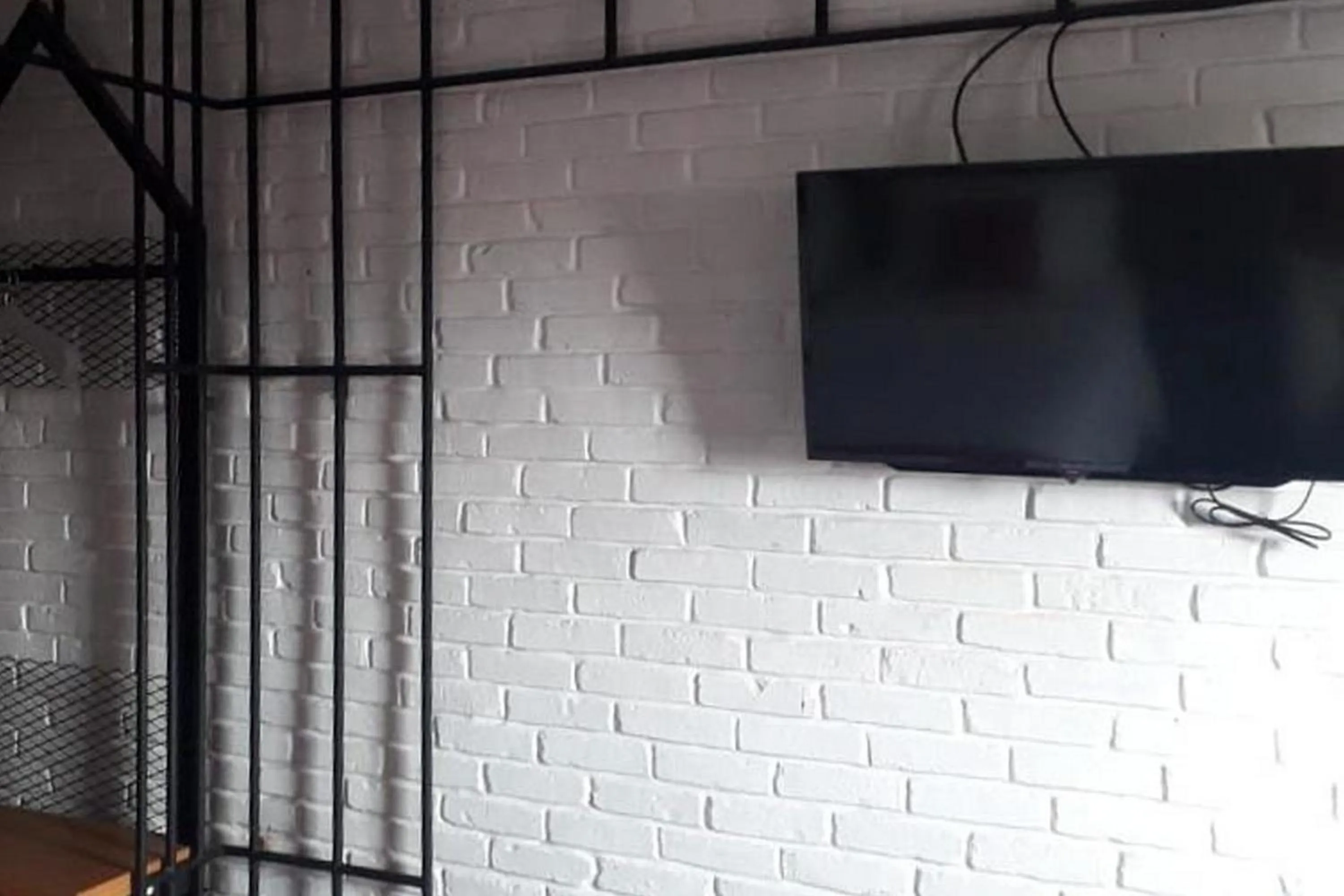 TV and multimedia in RedDoorz Plus @ Doorman Guest House