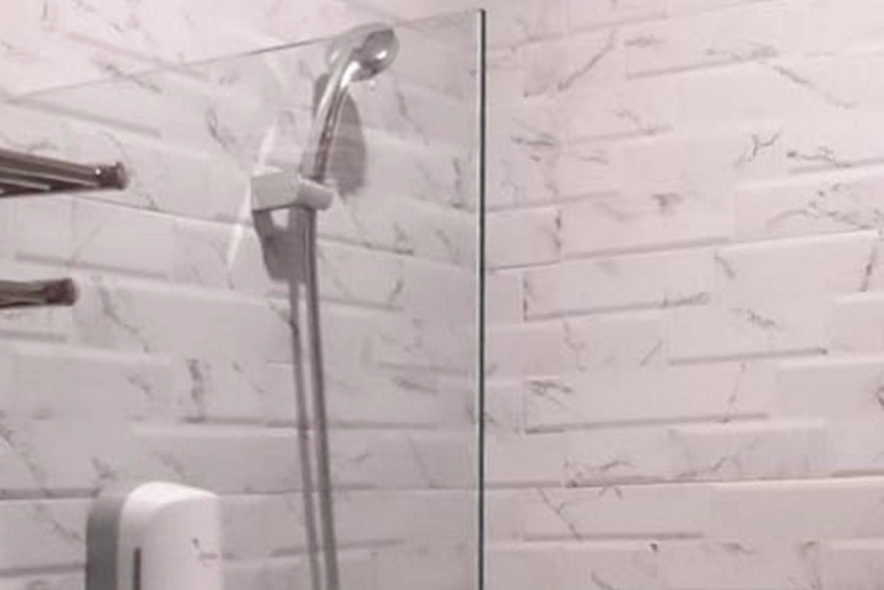 Shower in RedDoorz Plus @ Doorman Guest House