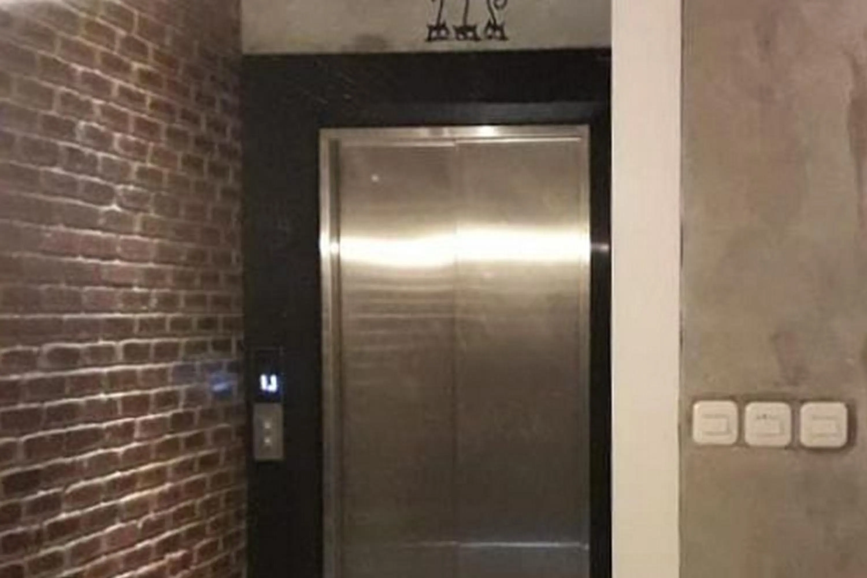 elevator in RedDoorz Plus @ Doorman Guest House