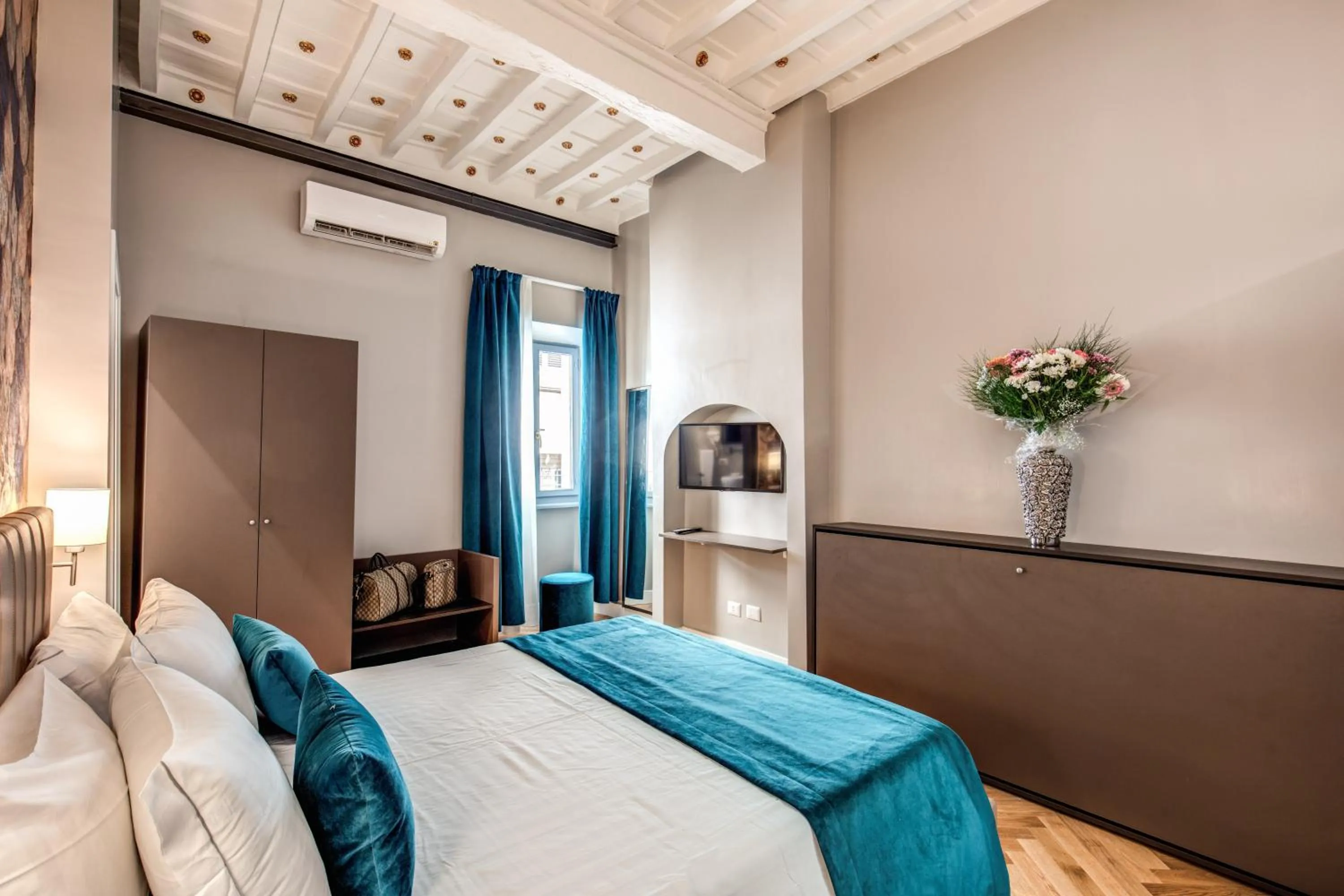 Bed in Maison d'Art Apartments - Maison d'Art Collection