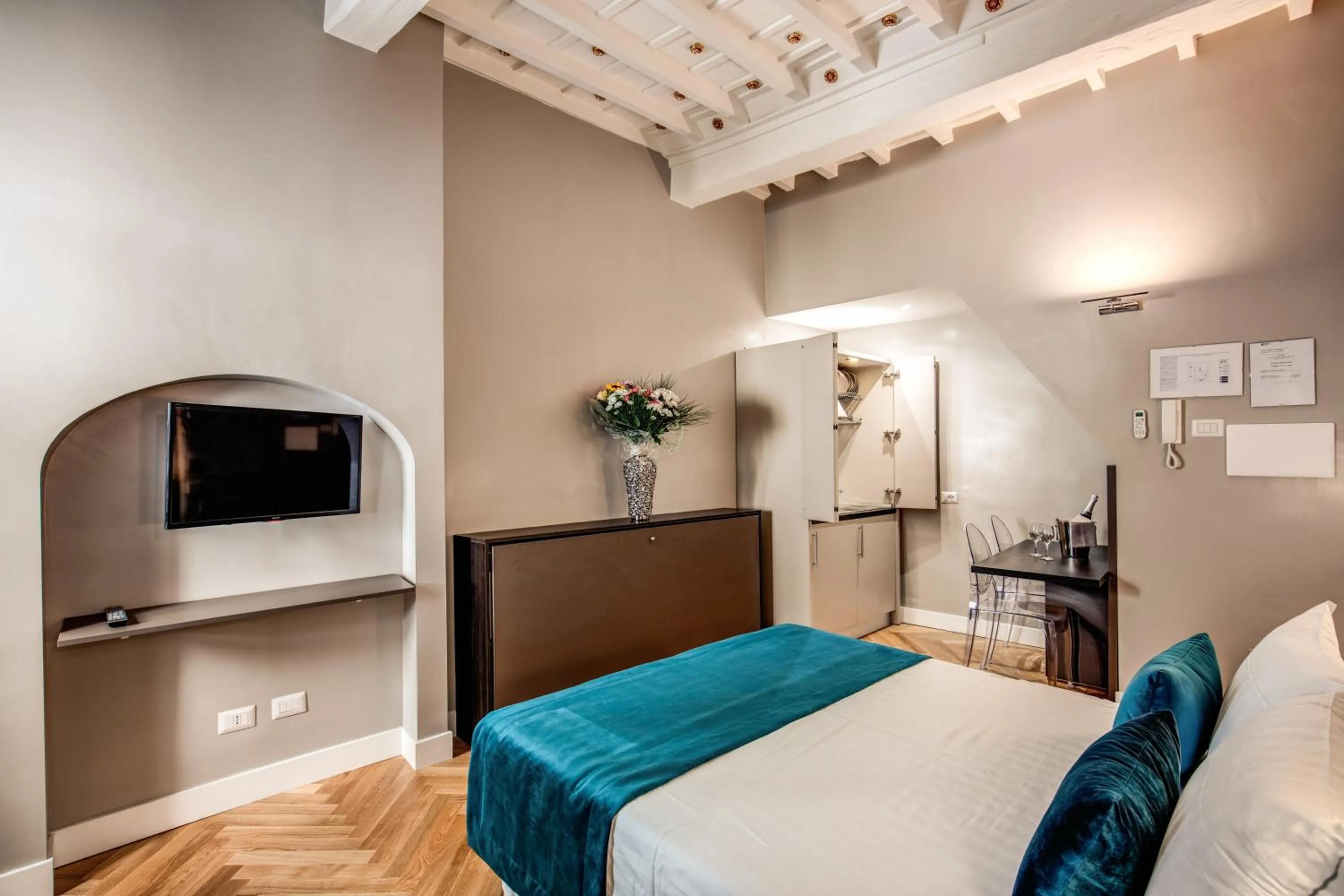 Bed in Maison d'Art Apartments - Maison d'Art Collection