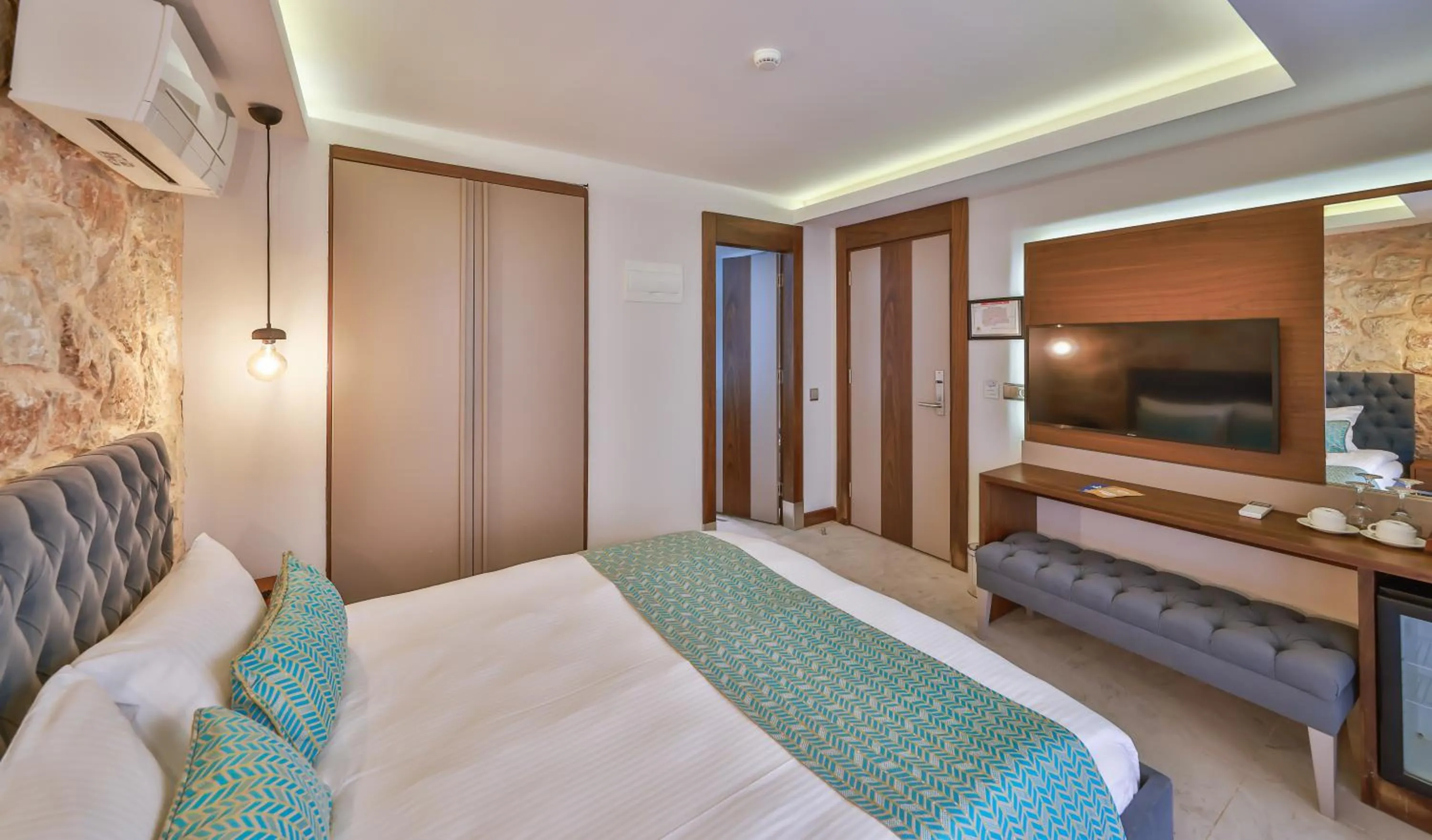 Photo of the whole room, Bed in Molino Hotel