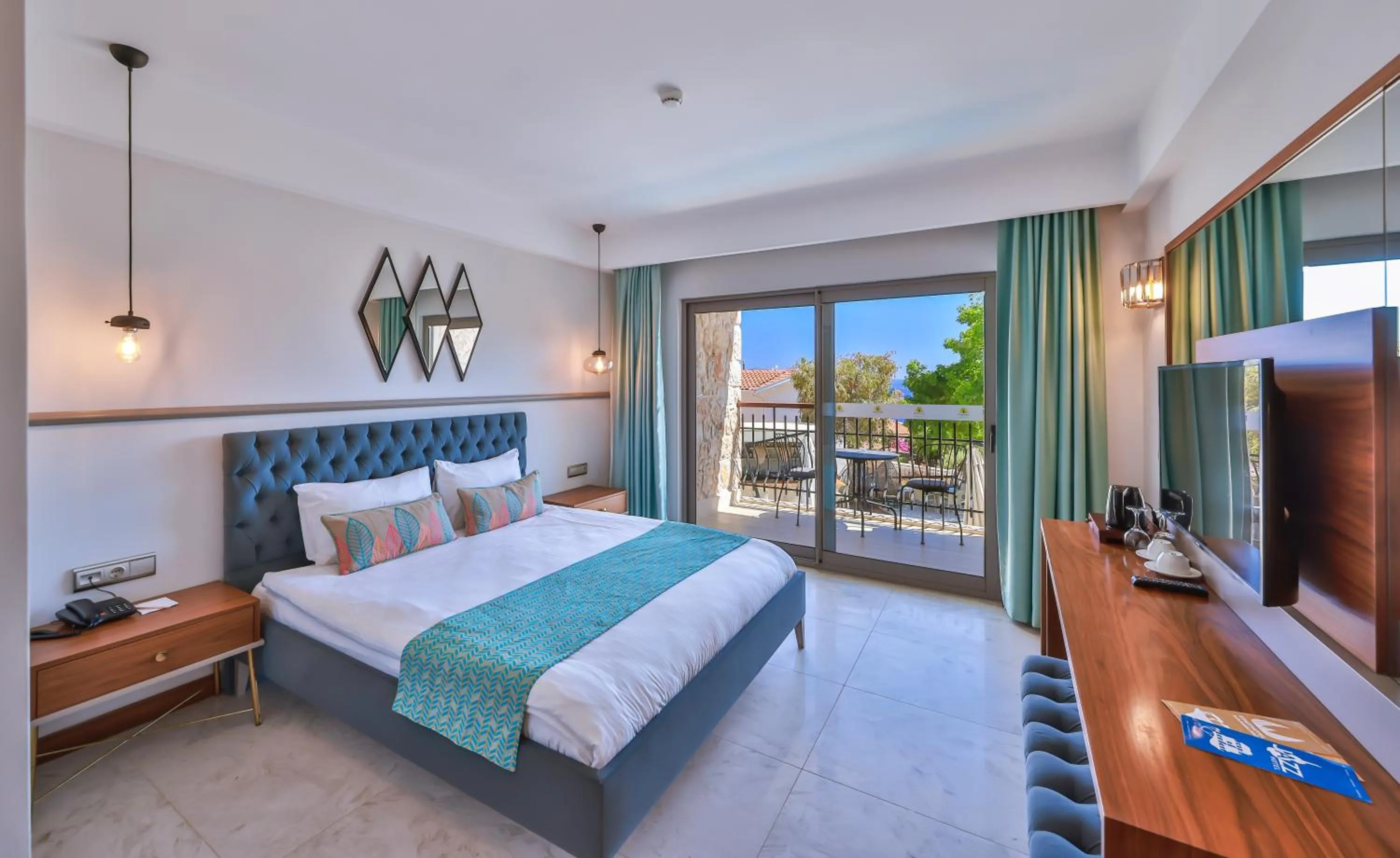 Balcony/Terrace, Bed in Molino Hotel