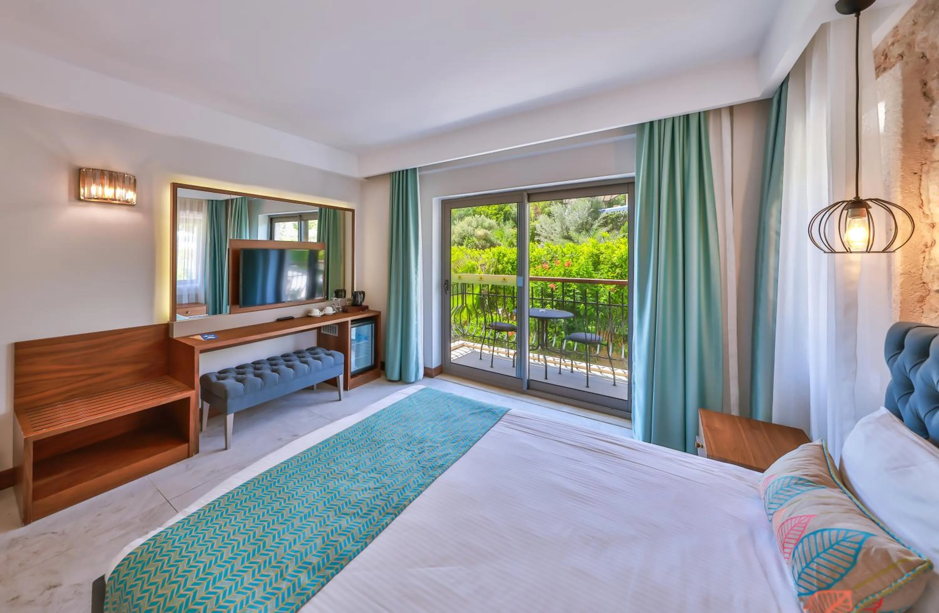 Balcony/Terrace, Bed in Molino Hotel