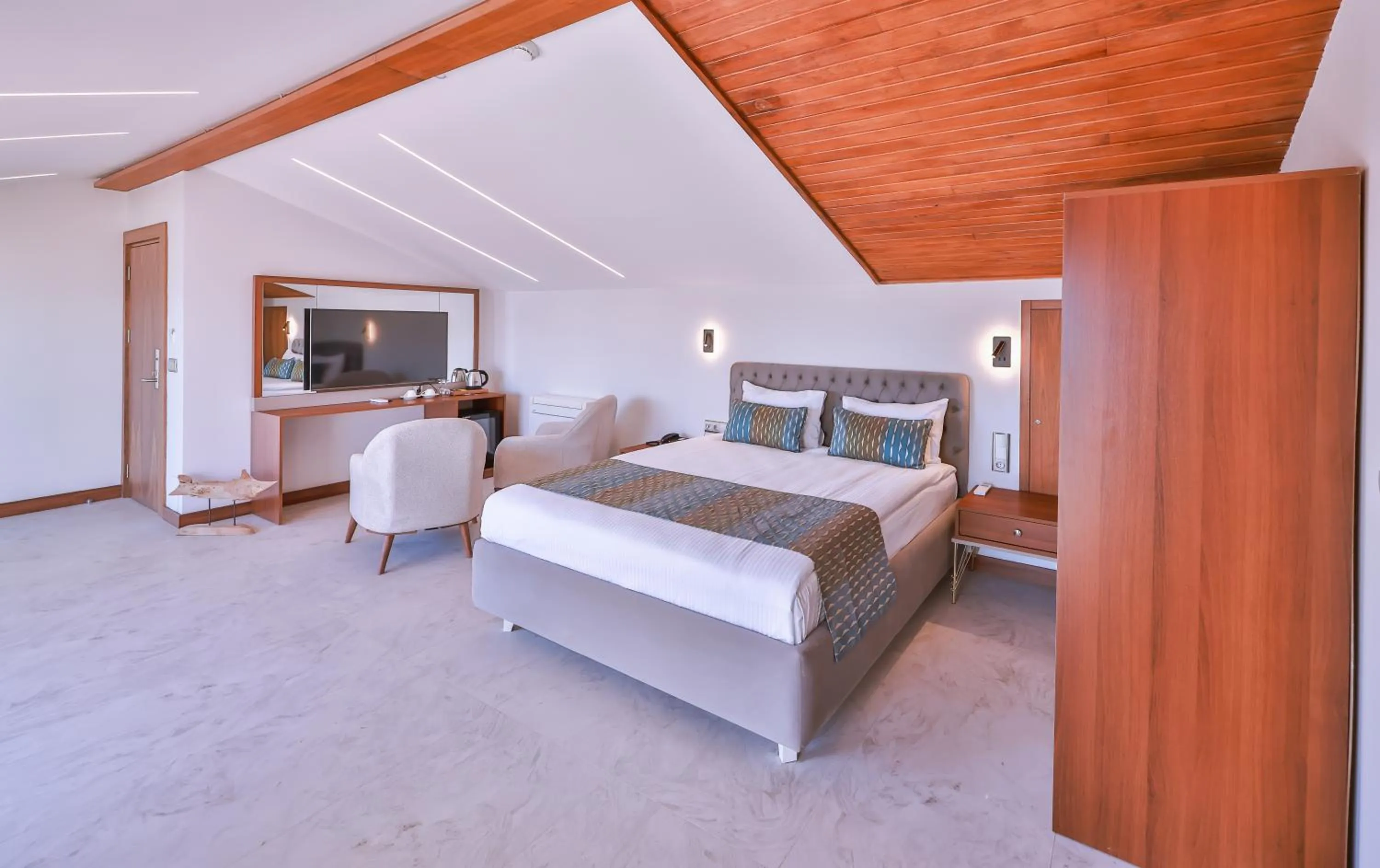 Balcony/Terrace, Bed in Molino Hotel