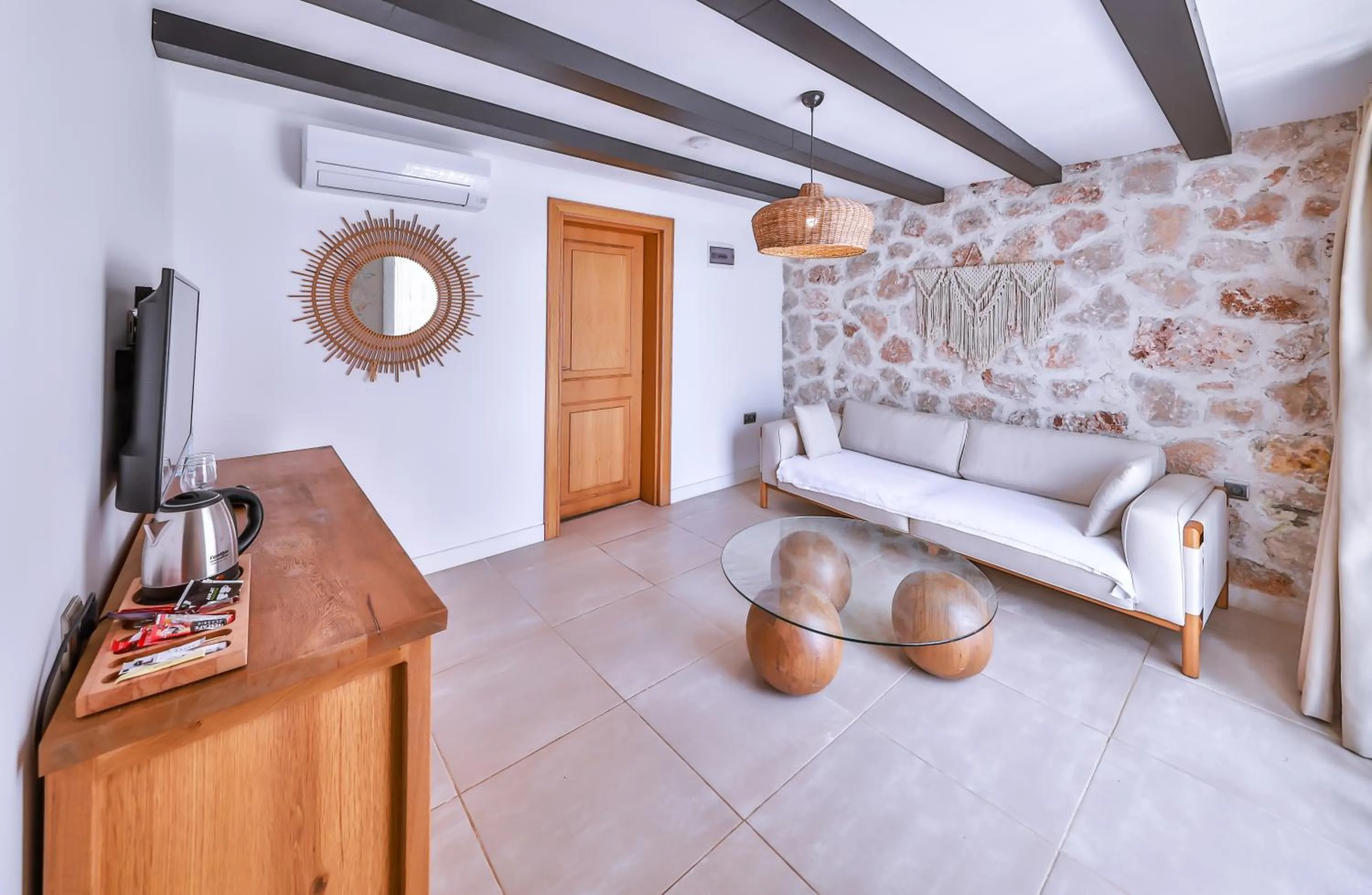 Living room, Bed in Molino Hotel