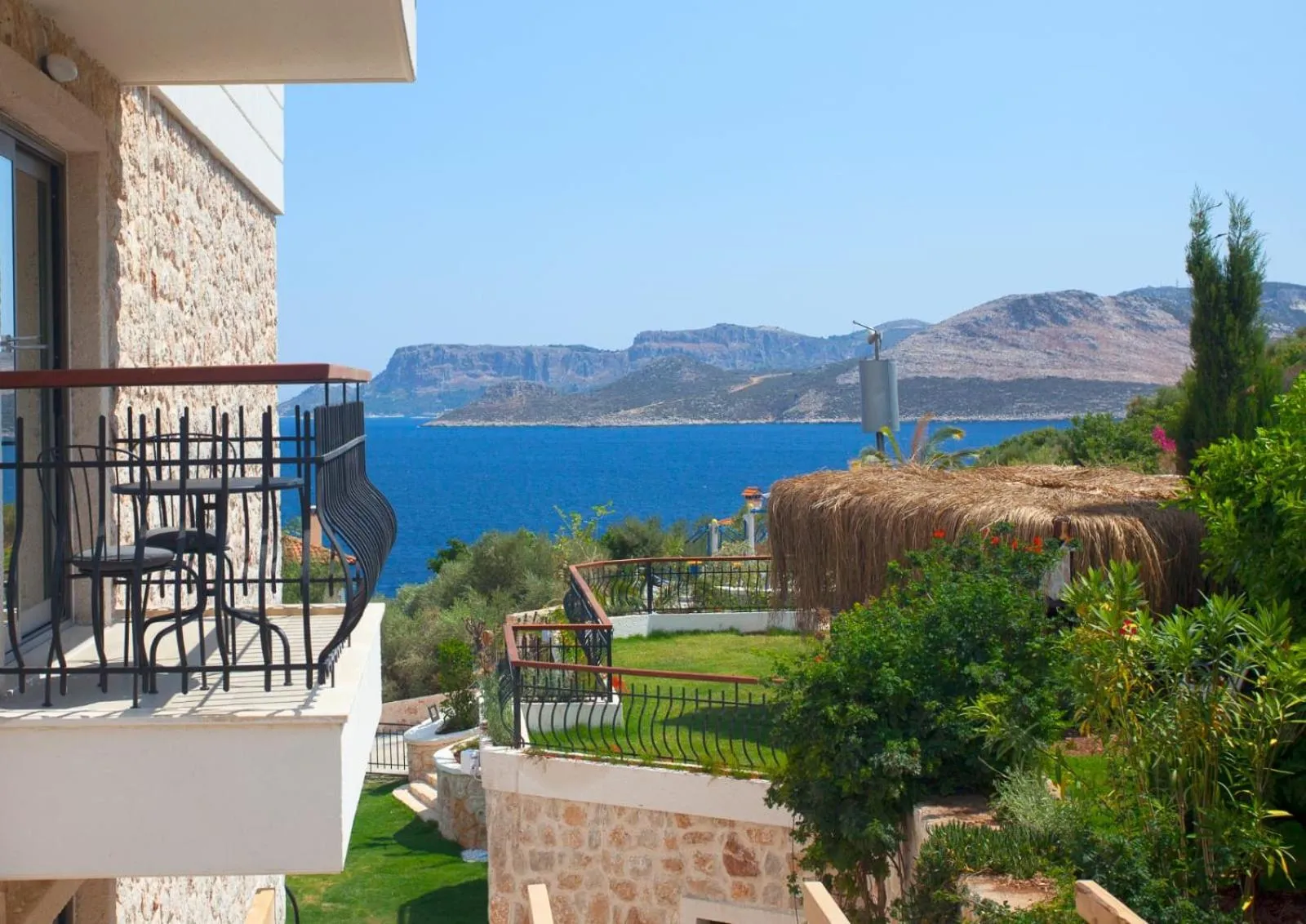 Deluxe Double Room with Side Sea View in Molino Hotel