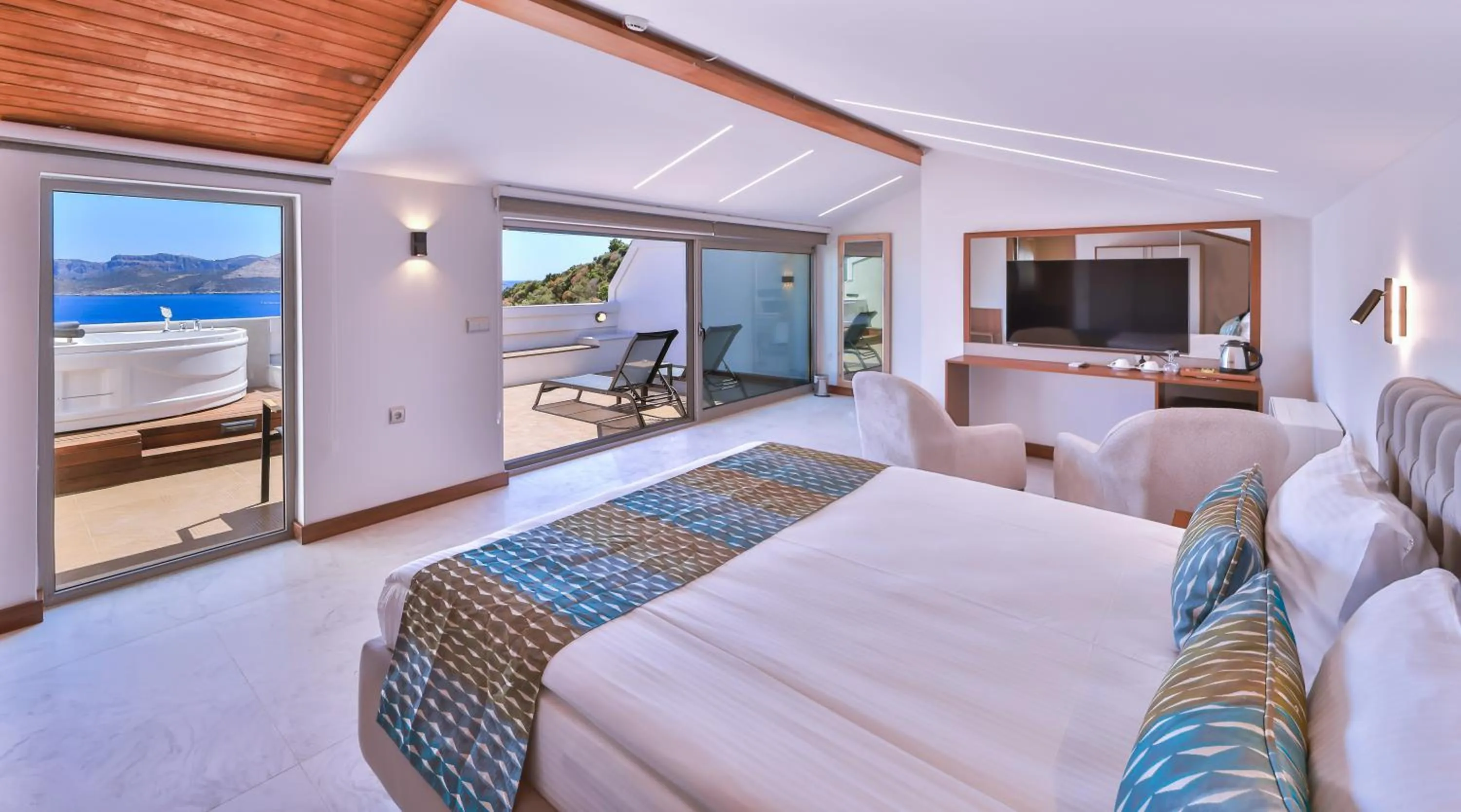 Balcony/Terrace, Bed in Molino Hotel