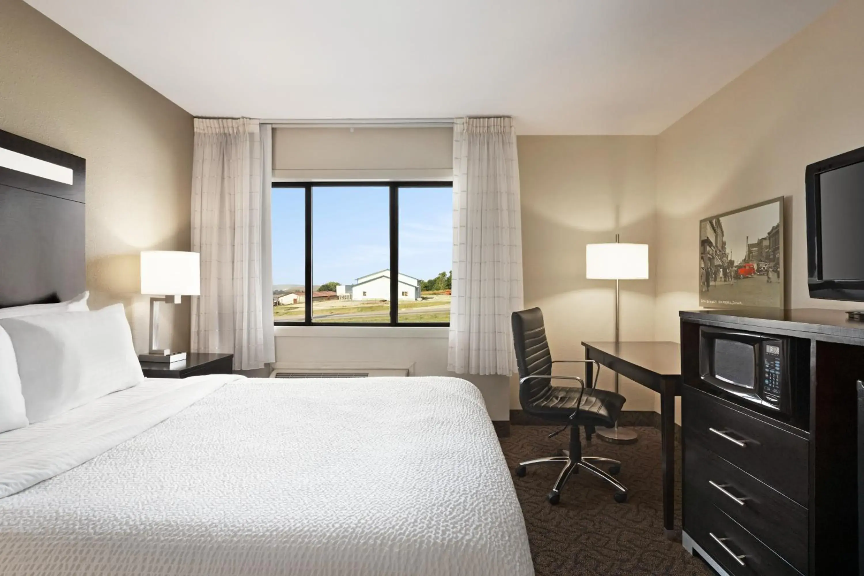 Queen Room in Carrollton Hotel Queen Room in Carrollton Hotel