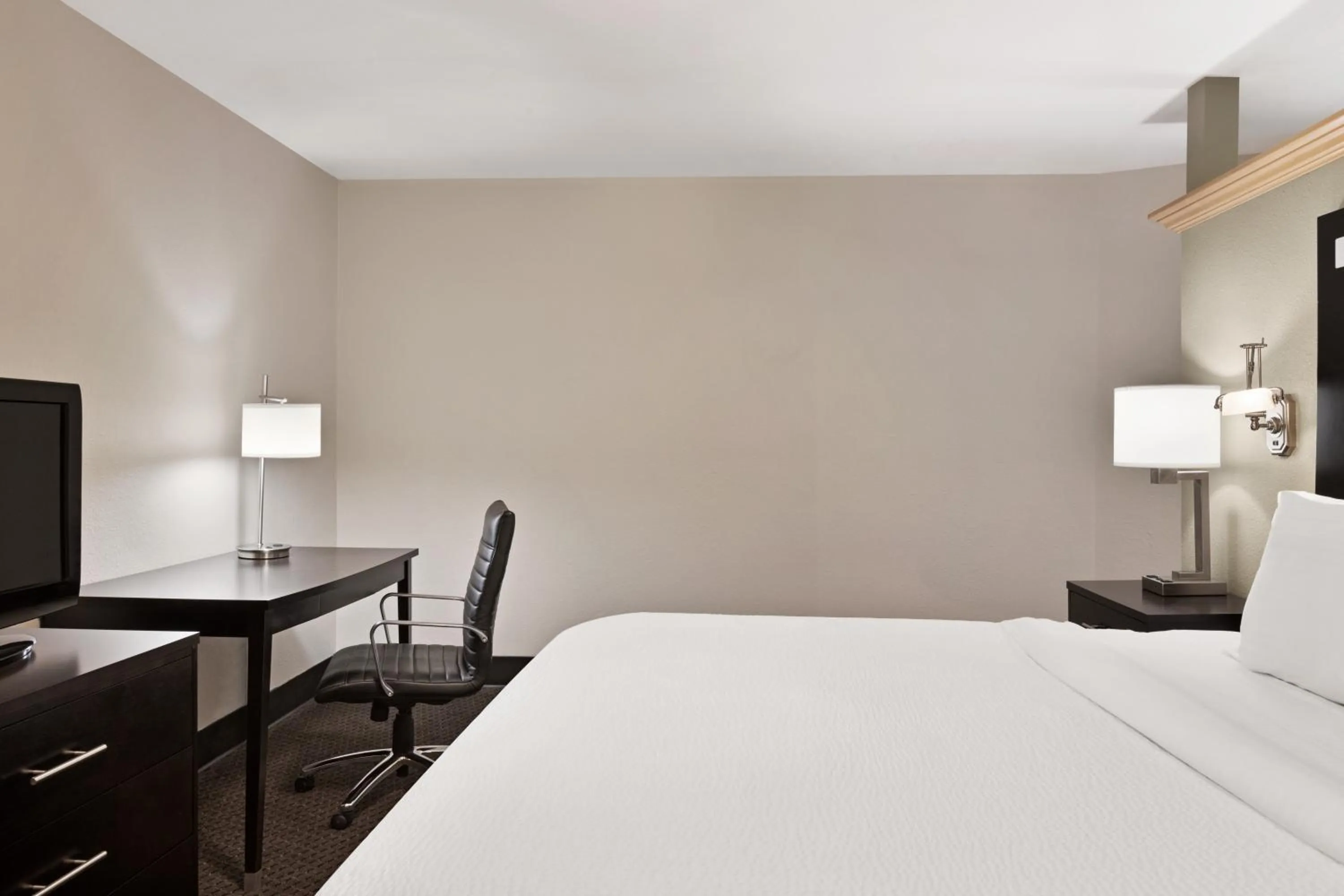 Bed in Carrollton Hotel