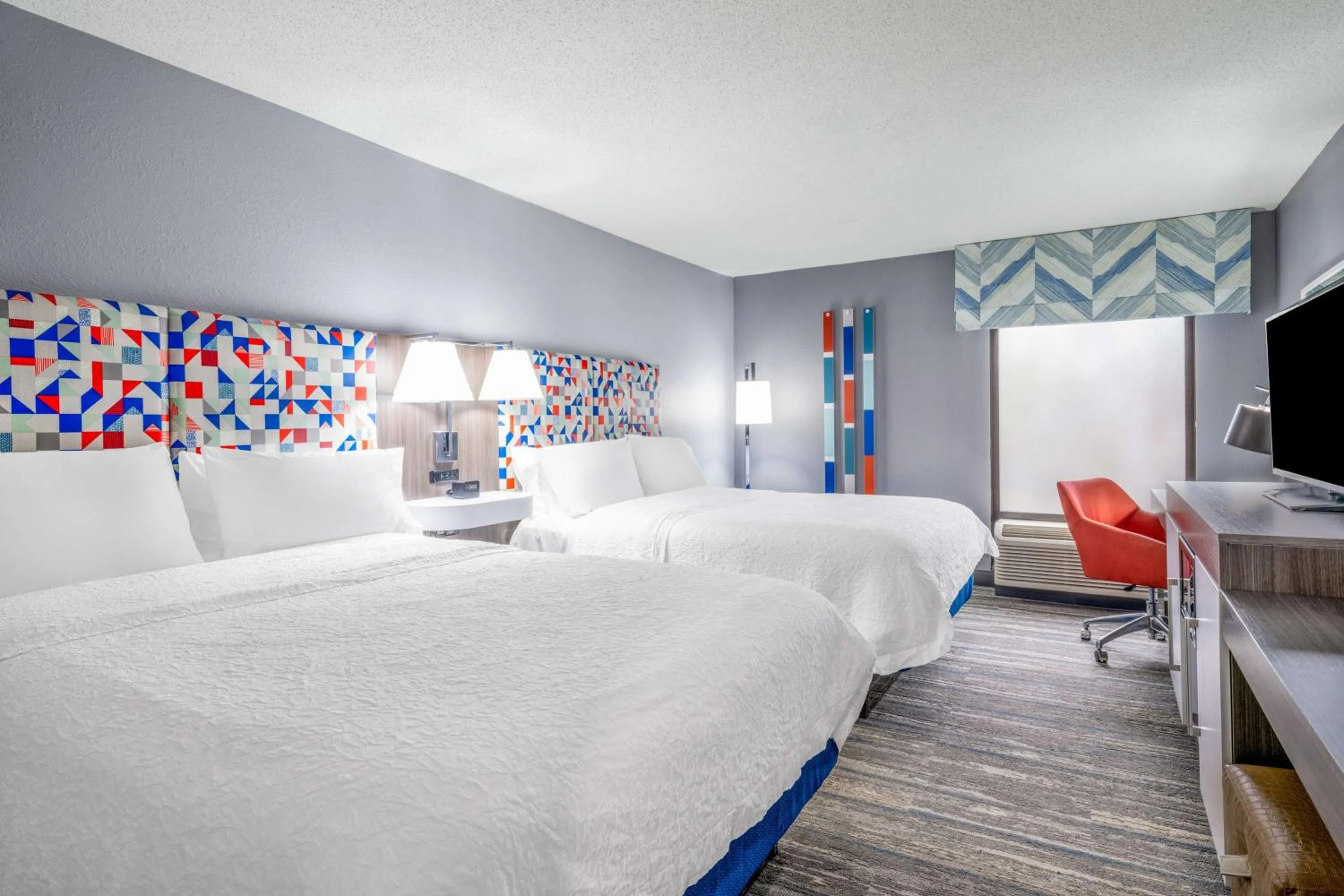 Bedroom, Bed in Hampton Inn Sanford