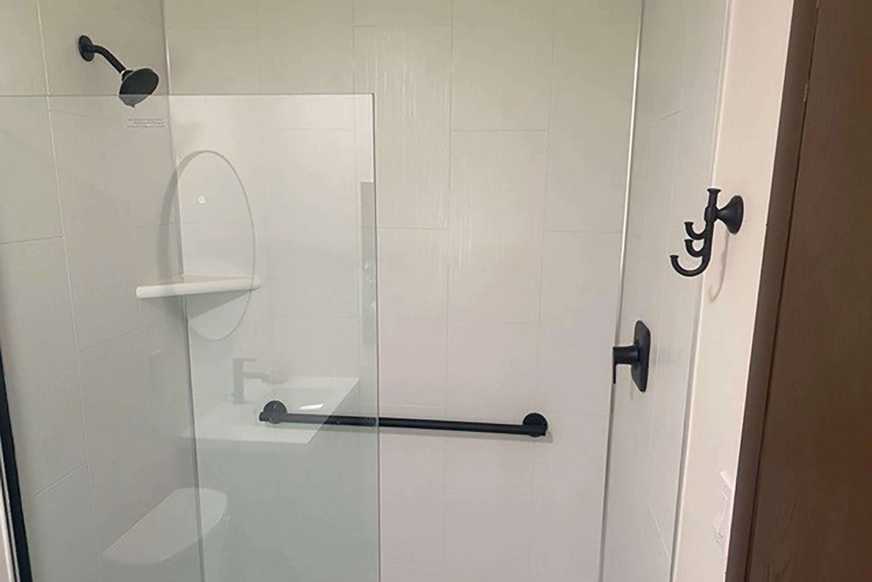 TV and multimedia in Travelodge by Wyndham Emlenton