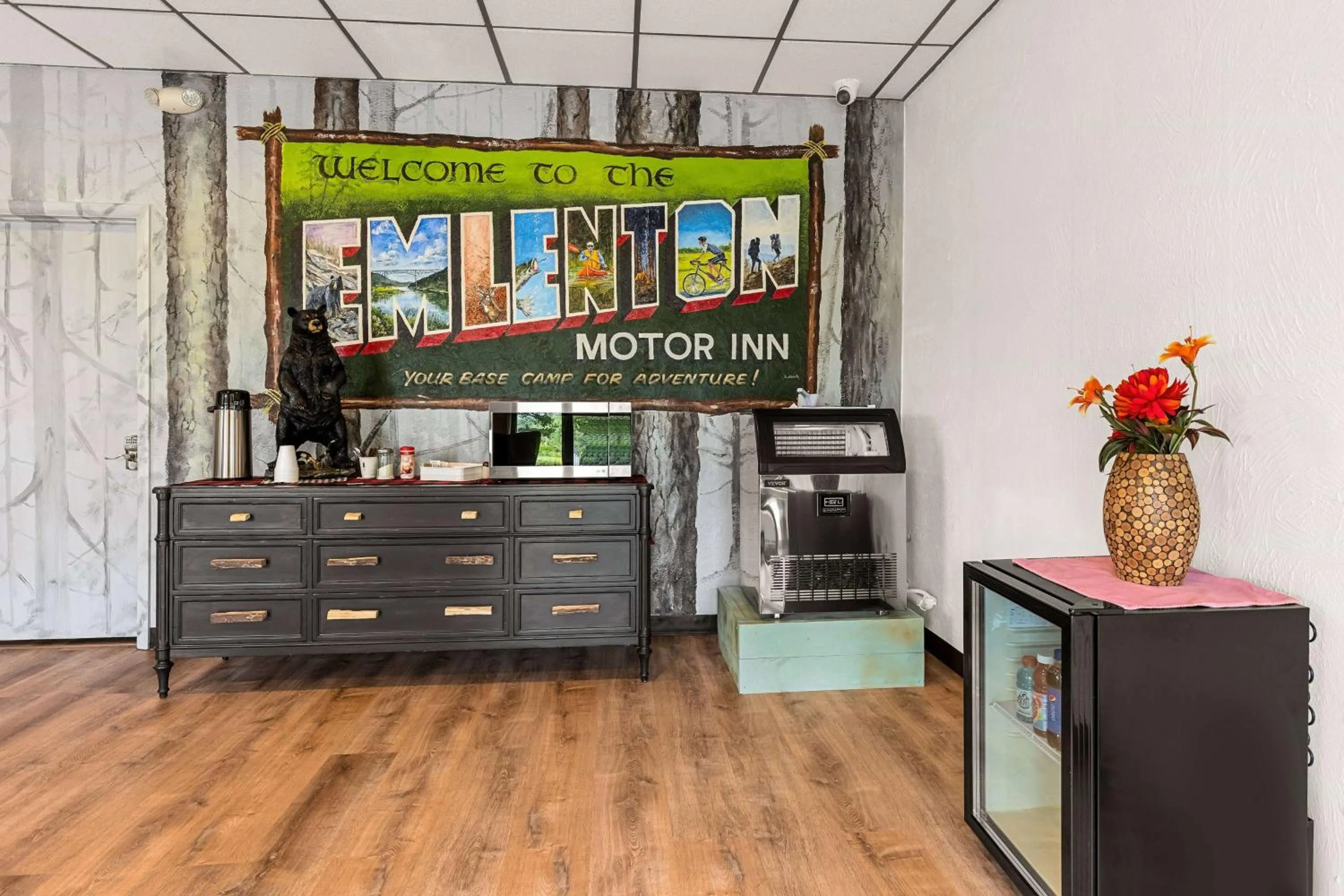 Lobby or reception in Travelodge by Wyndham Emlenton