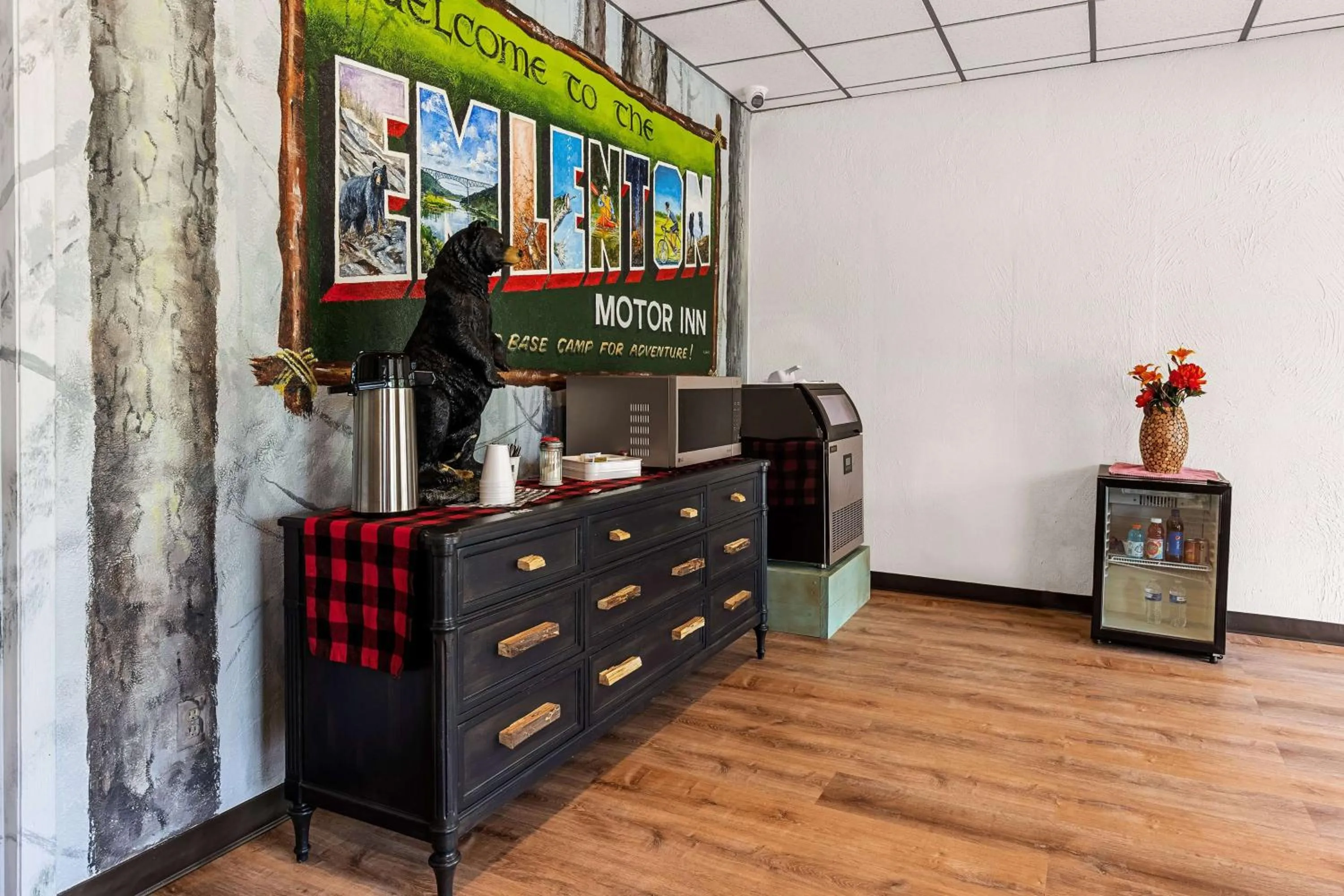 Lobby or reception in Travelodge by Wyndham Emlenton