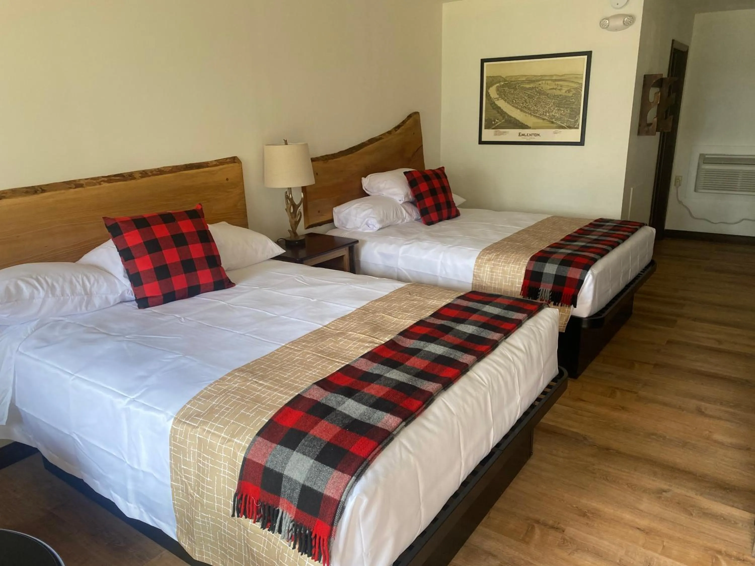 Bed in Travelodge by Wyndham Emlenton