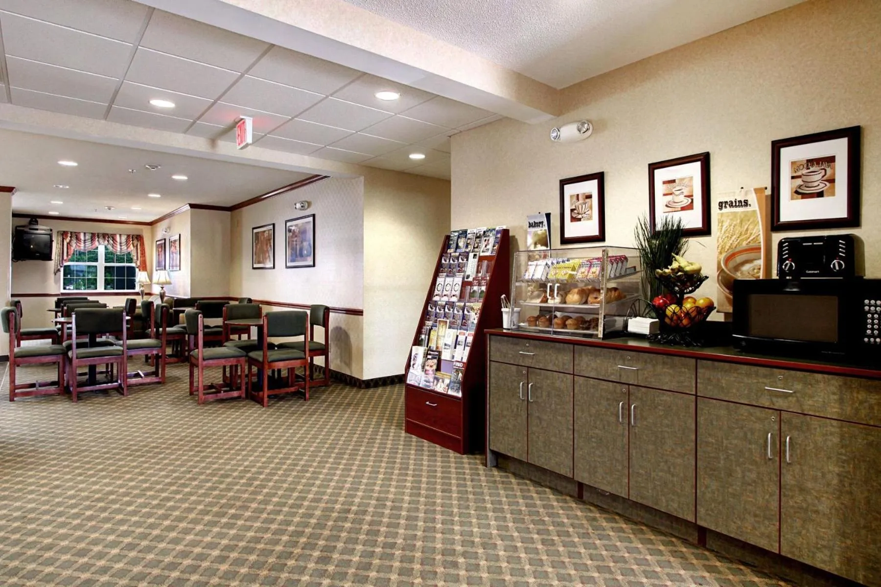 Restaurant/places to eat in Microtel Inn & Suites by Wyndham Bridgeport