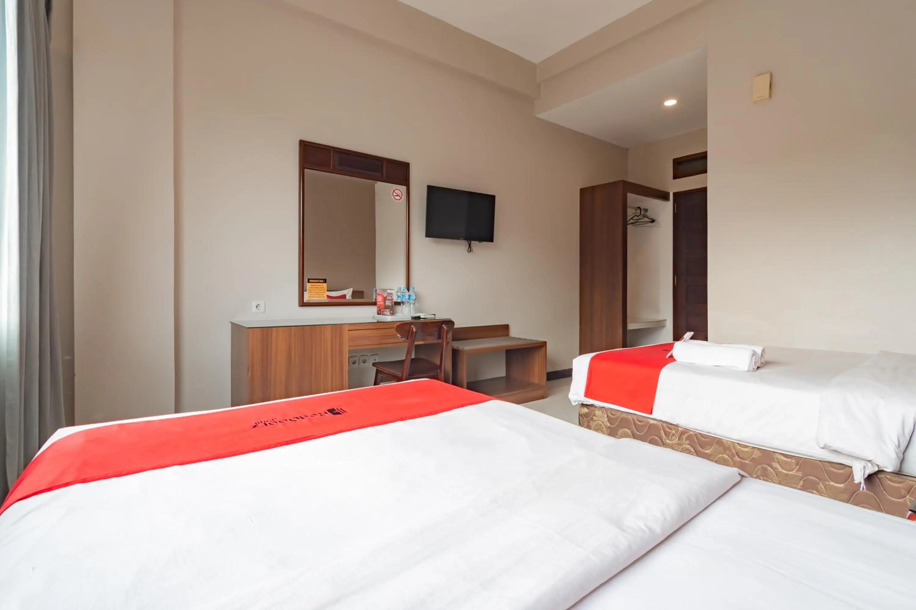 Bedroom, Bed in RedDoorz near Simpang Dago 2