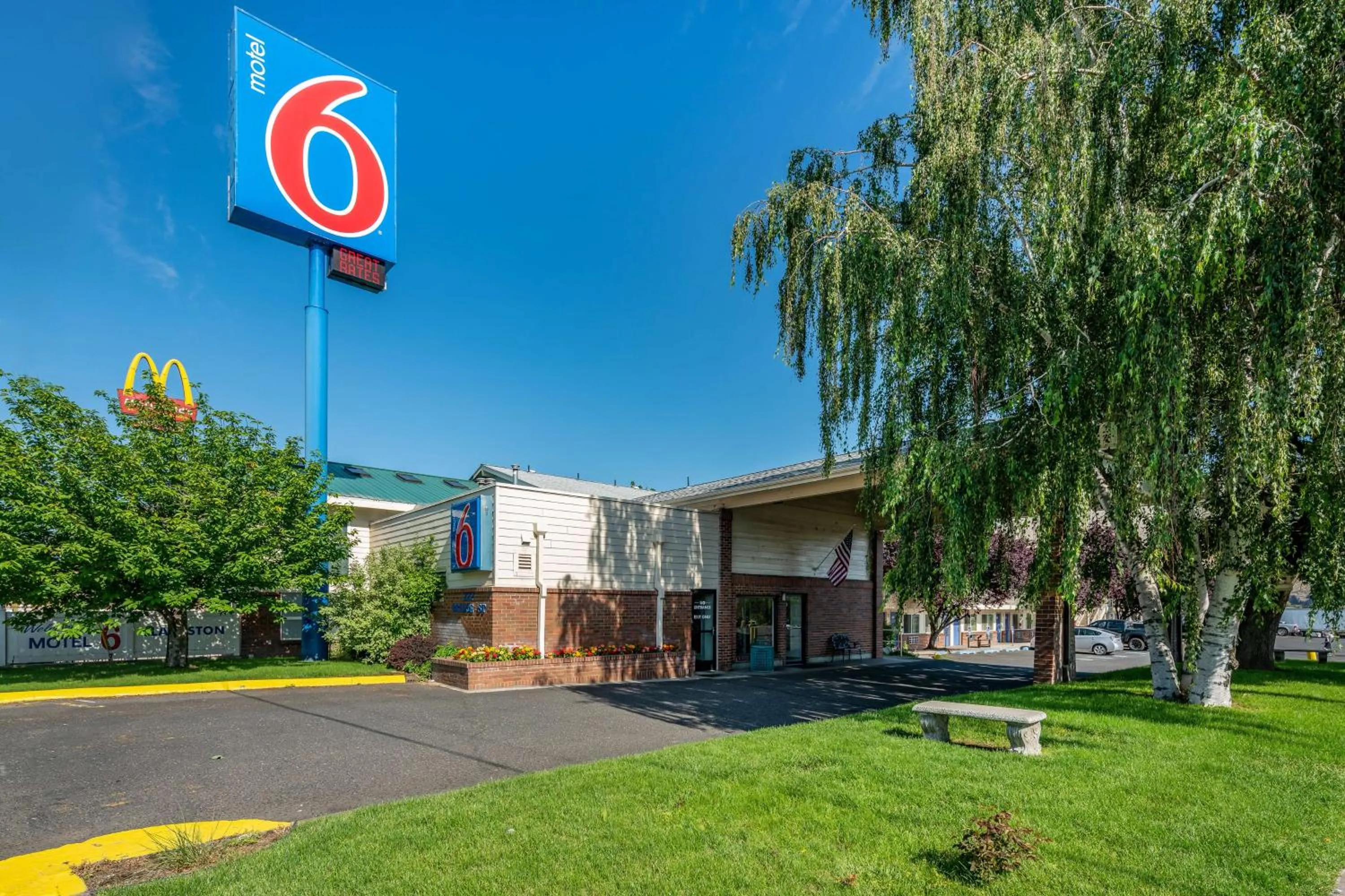 Property building in Motel 6 Clarkston WA