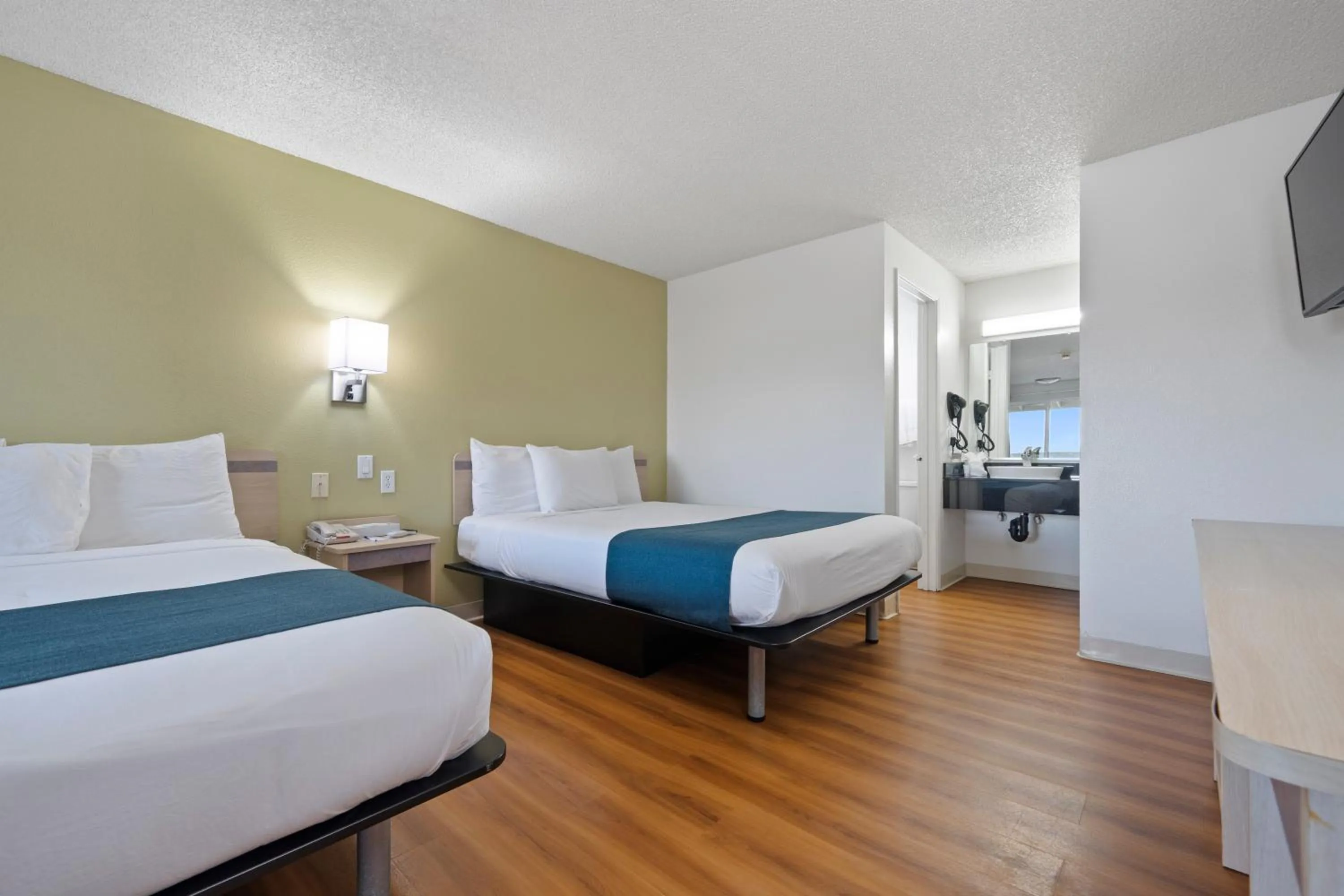 Bed in Motel 6 Clarkston WA