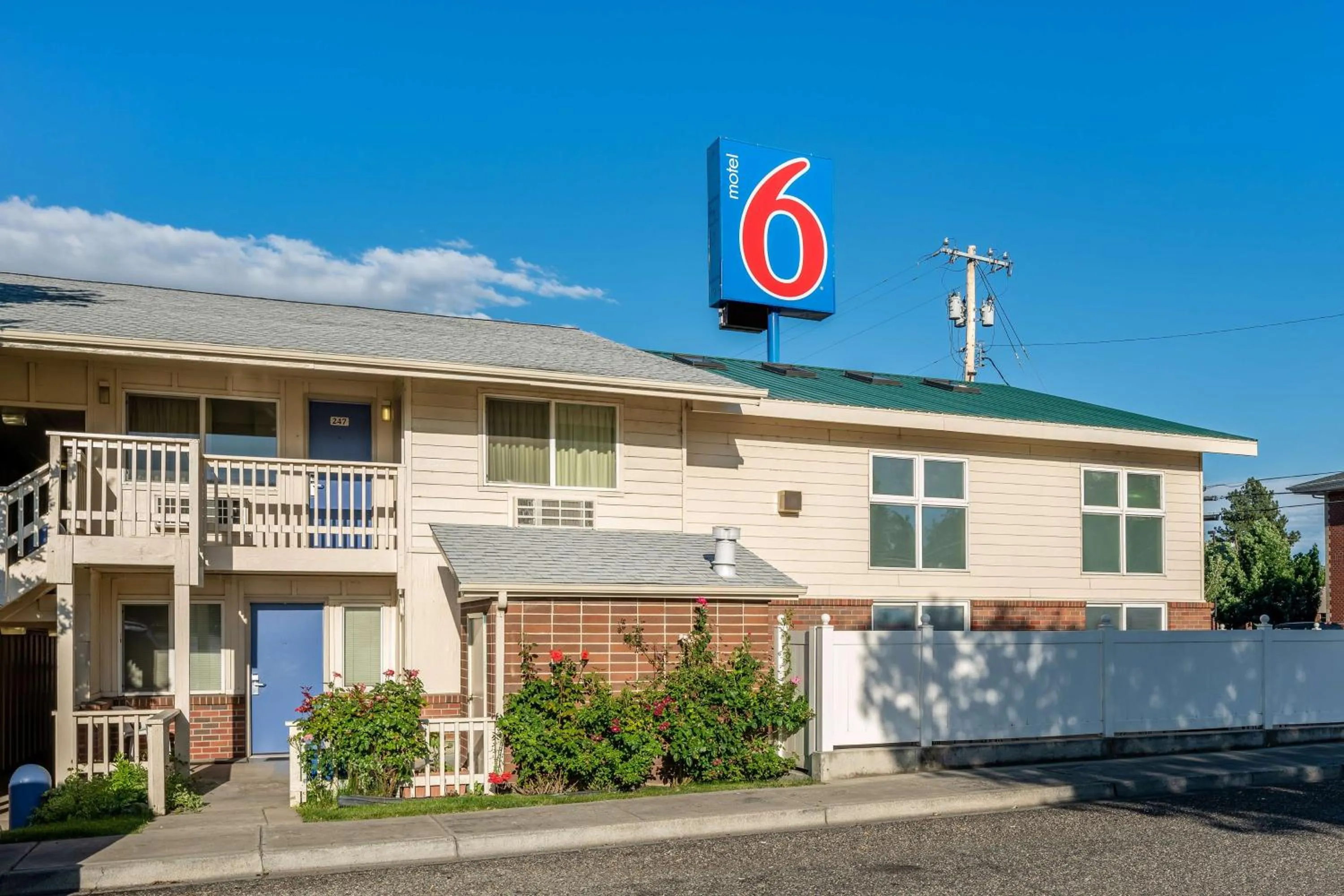 Property building in Motel 6 Clarkston WA