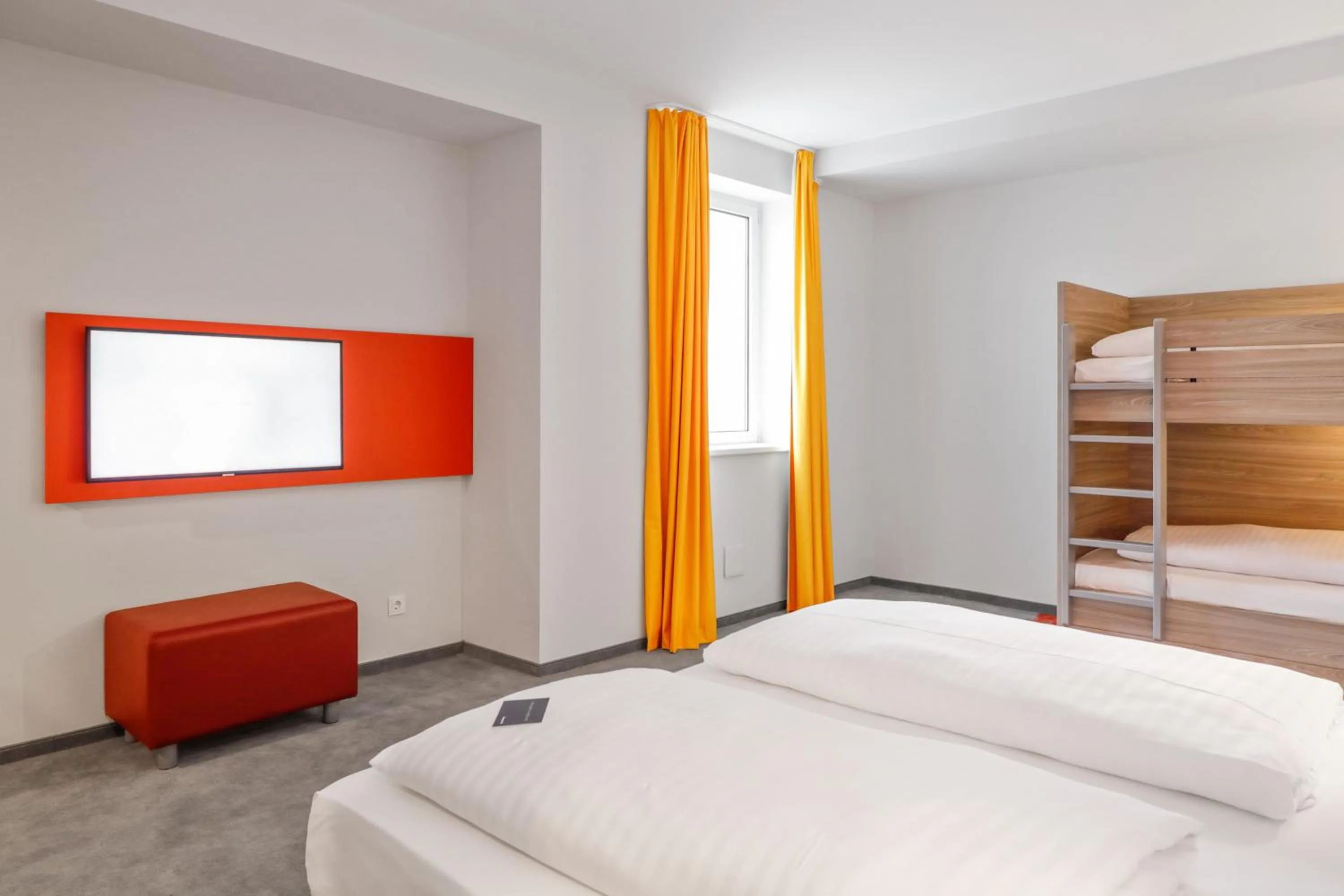 Photo of the whole room, Bed in Campanile Frankfurt Offenbach